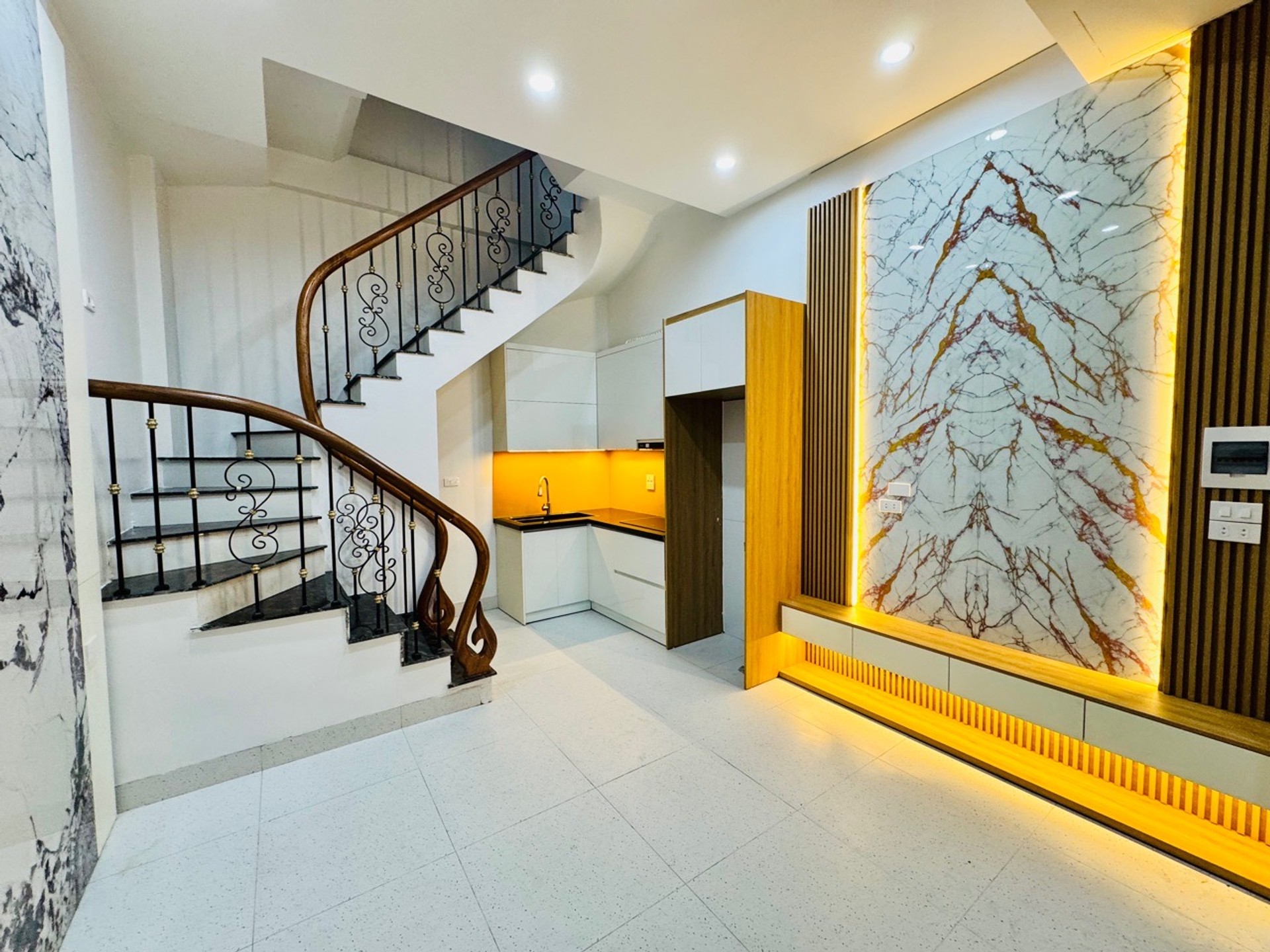Bán nhà Nguyễn Văn Tuyết - diện tích 18m2 4 tầng - Ngõ xe máy tránh - giá 5,9 tỷ