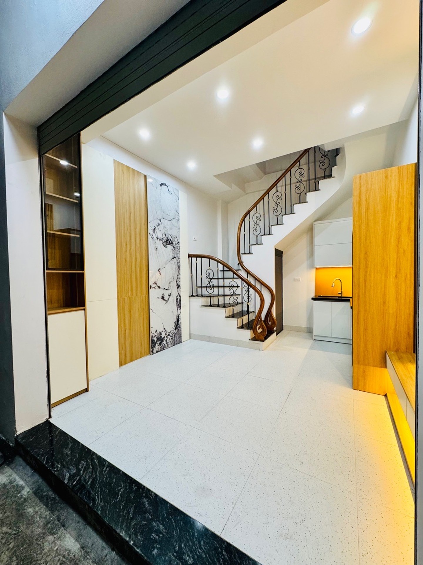 Bán nhà Nguyễn Văn Tuyết - diện tích 18m2 4 tầng - Ngõ xe máy tránh - giá 5,9 tỷ
