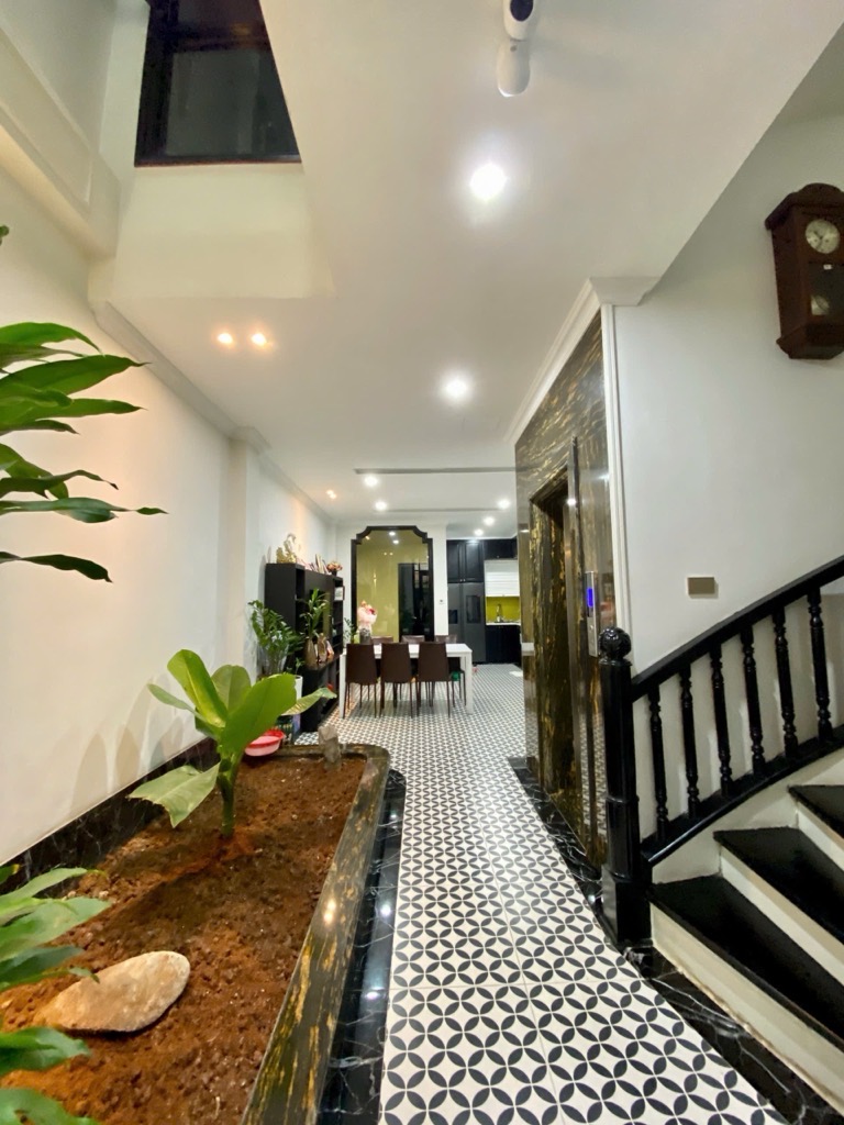 Bán nhà Nguyễn Trãi - diện tích 98m2 6 tầng - Biệt thự nhỏ xinh - giá 25,5 tỷ