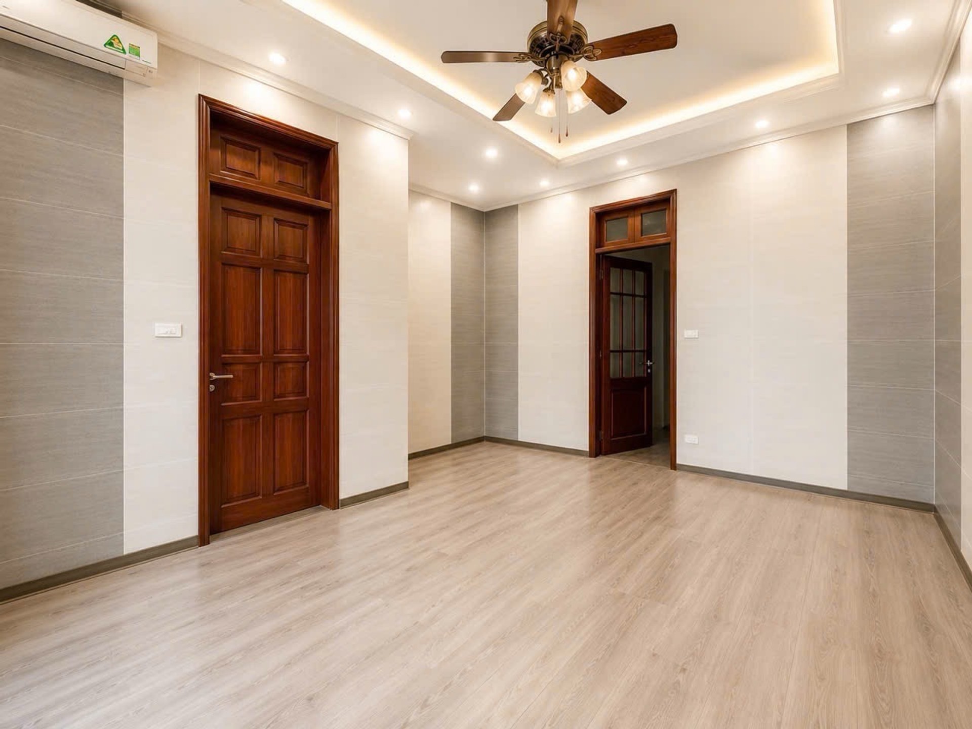 Bán nhà Kim Giang - diện tích 110m2 4 tầng - Biệt thự sân rộng - giá 21,5 tỷ
