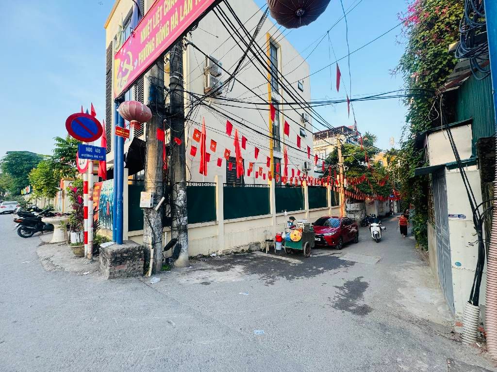 Bán nhà Âu Cơ - diện tích 198m2 2 tầng - Gara ô tô - giá 47,5 tỷ