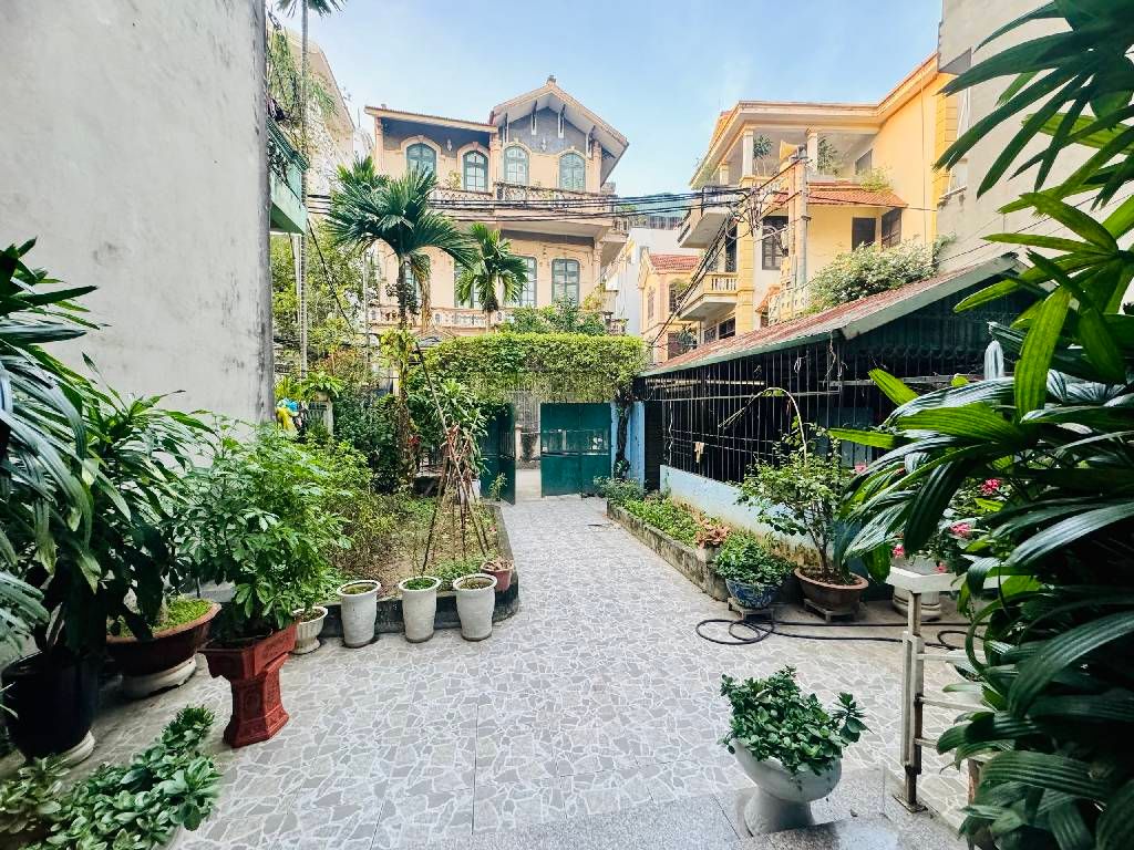 Bán nhà Âu Cơ - diện tích 198m2 2 tầng - Gara ô tô - giá 47,5 tỷ