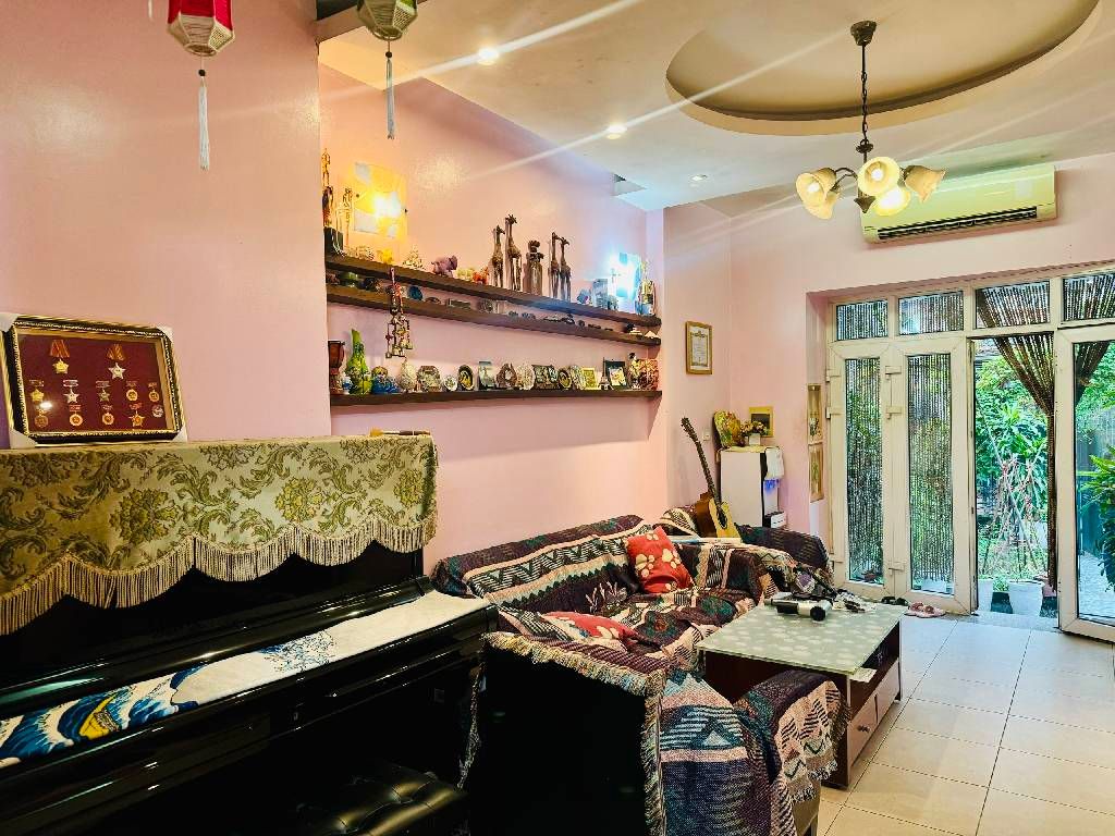 Bán nhà Âu Cơ - diện tích 198m2 2 tầng - Gara ô tô - giá 47,5 tỷ