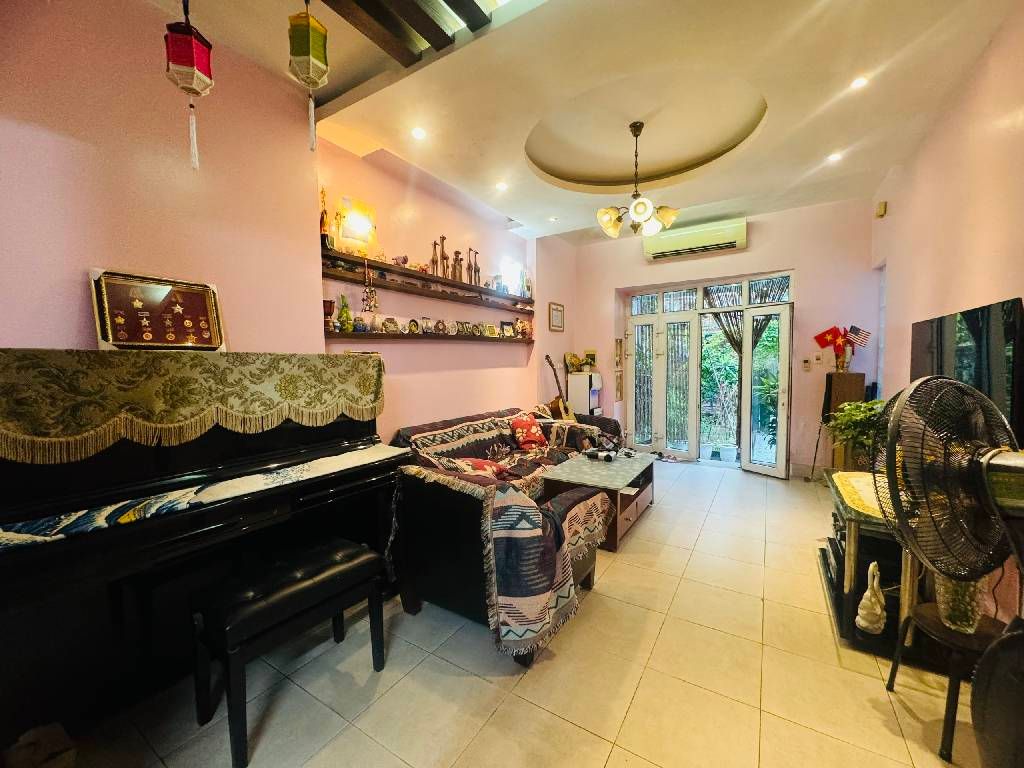 Bán nhà Âu Cơ - diện tích 198m2 2 tầng - Gara ô tô - giá 47,5 tỷ