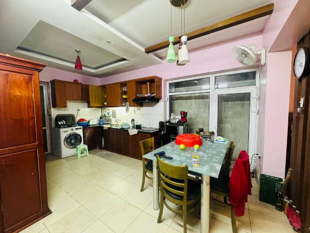 Bán nhà Âu Cơ - diện tích 198m2 2 tầng - Gara ô tô - giá 47,5 tỷ