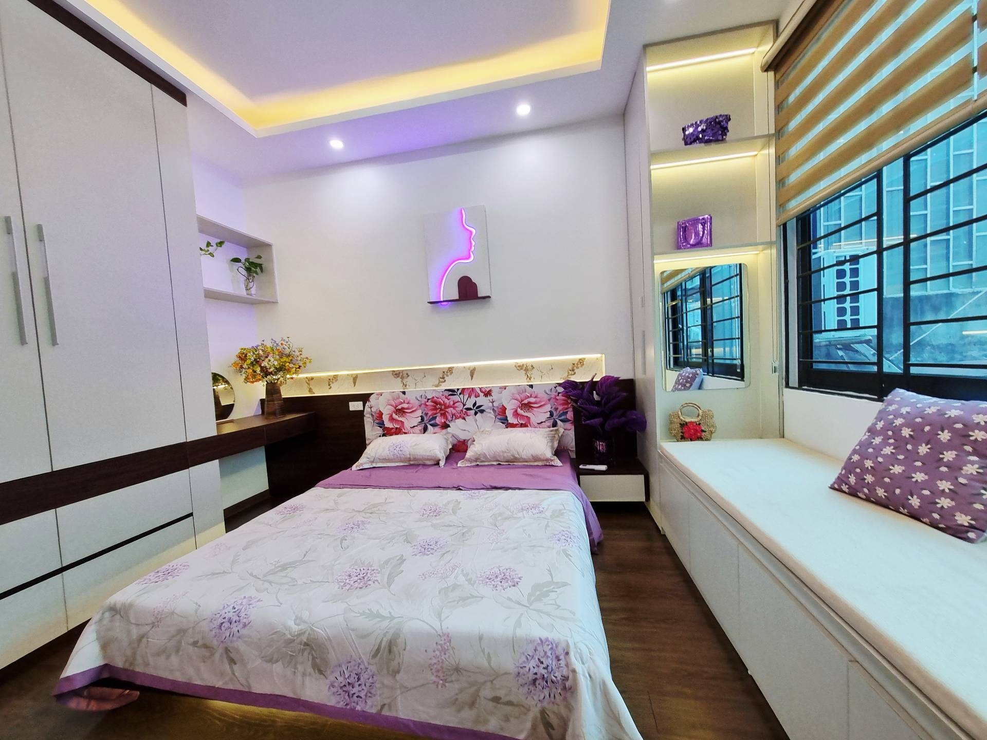 Bán nhà Hồng Mai - diện tích 40m2 4 tầng - Nhà đẹp đón Tết, gần phố - giá 9,7 tỷ