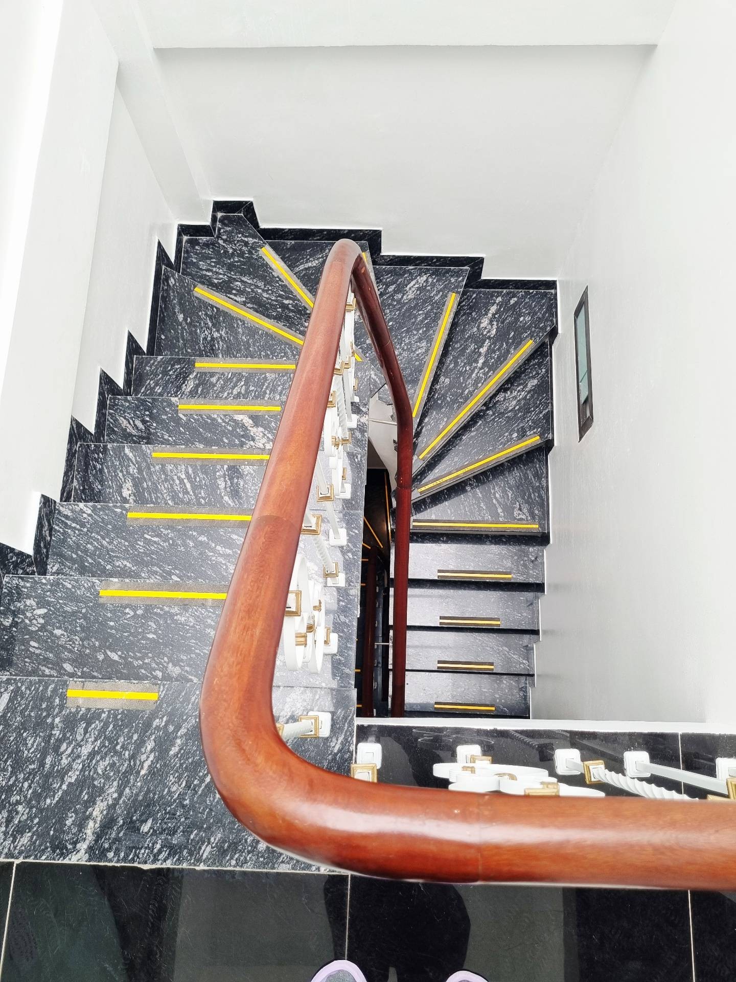 Bán nhà Hồng Mai - diện tích 40m2 4 tầng - Nhà đẹp đón Tết, gần phố - giá 9,7 tỷ