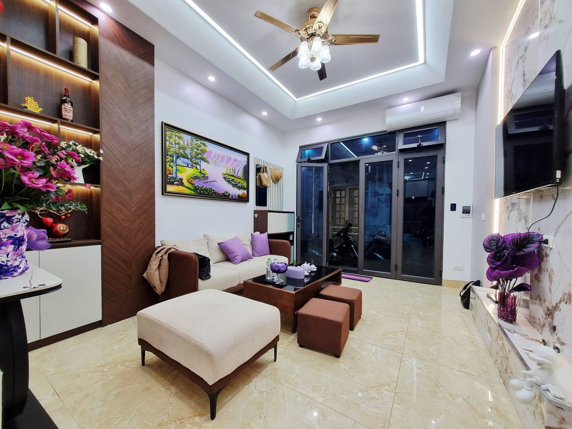Bán nhà Hồng Mai - diện tích 40m2 4 tầng - Nhà đẹp đón Tết, gần phố - giá 9,7 tỷ