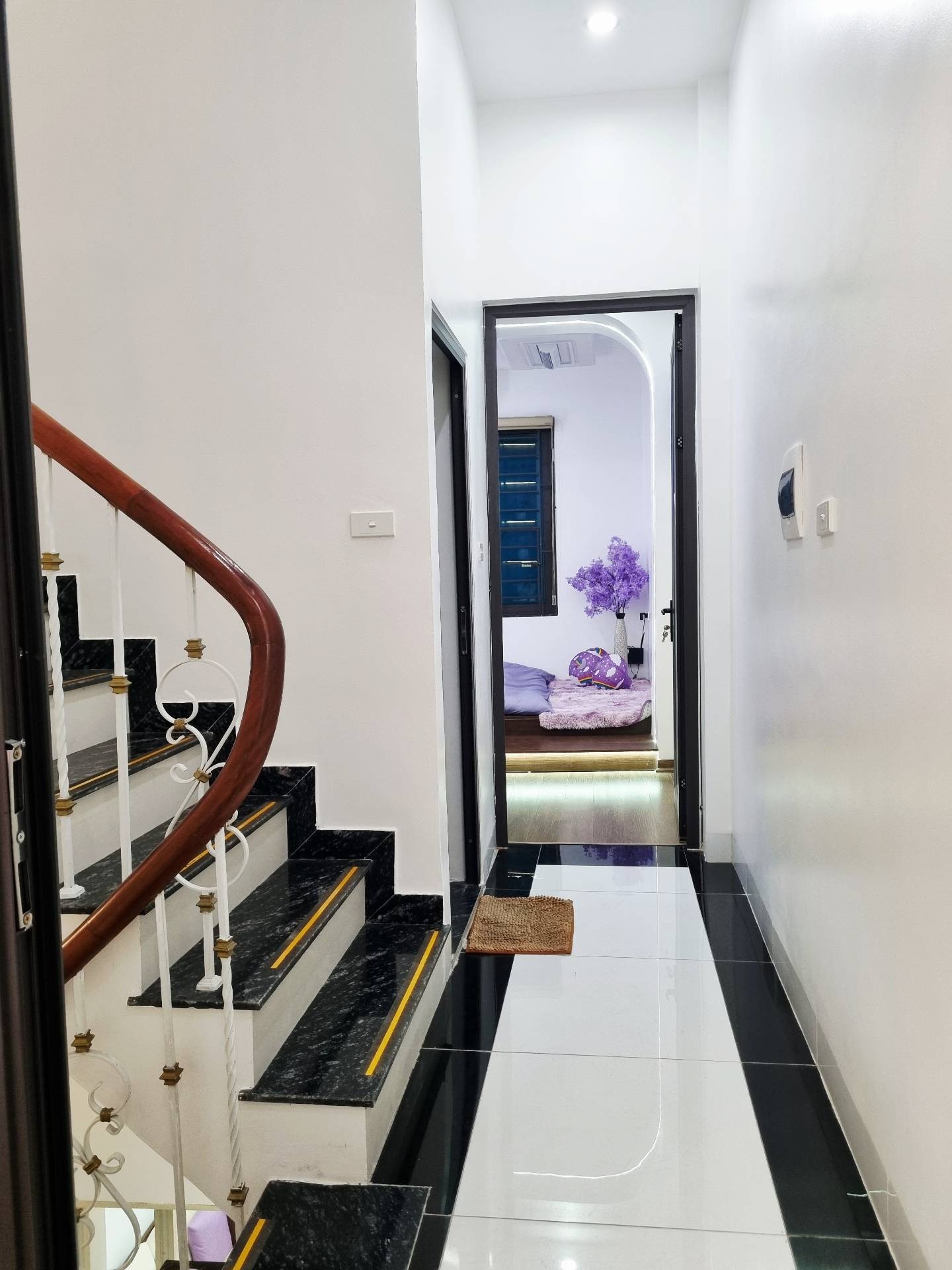 Bán nhà Hồng Mai - diện tích 40m2 4 tầng - Nhà đẹp đón Tết, gần phố - giá 9,7 tỷ