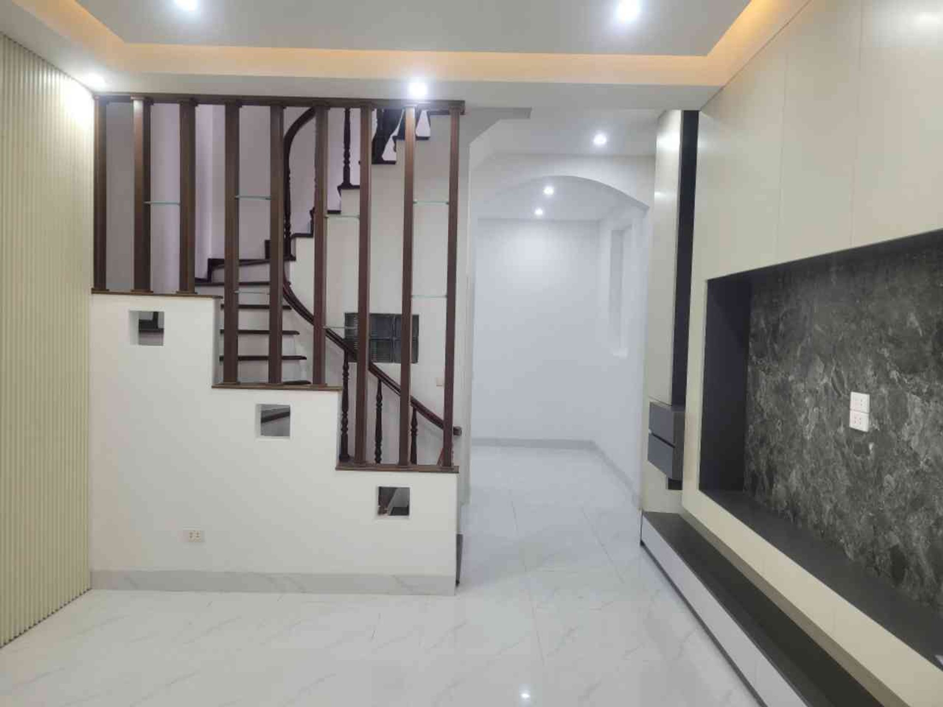 Bán nhà Định Công Thượng - diện tích 45m2 4 tầng - Ngõ Thông - giá 14 tỷ