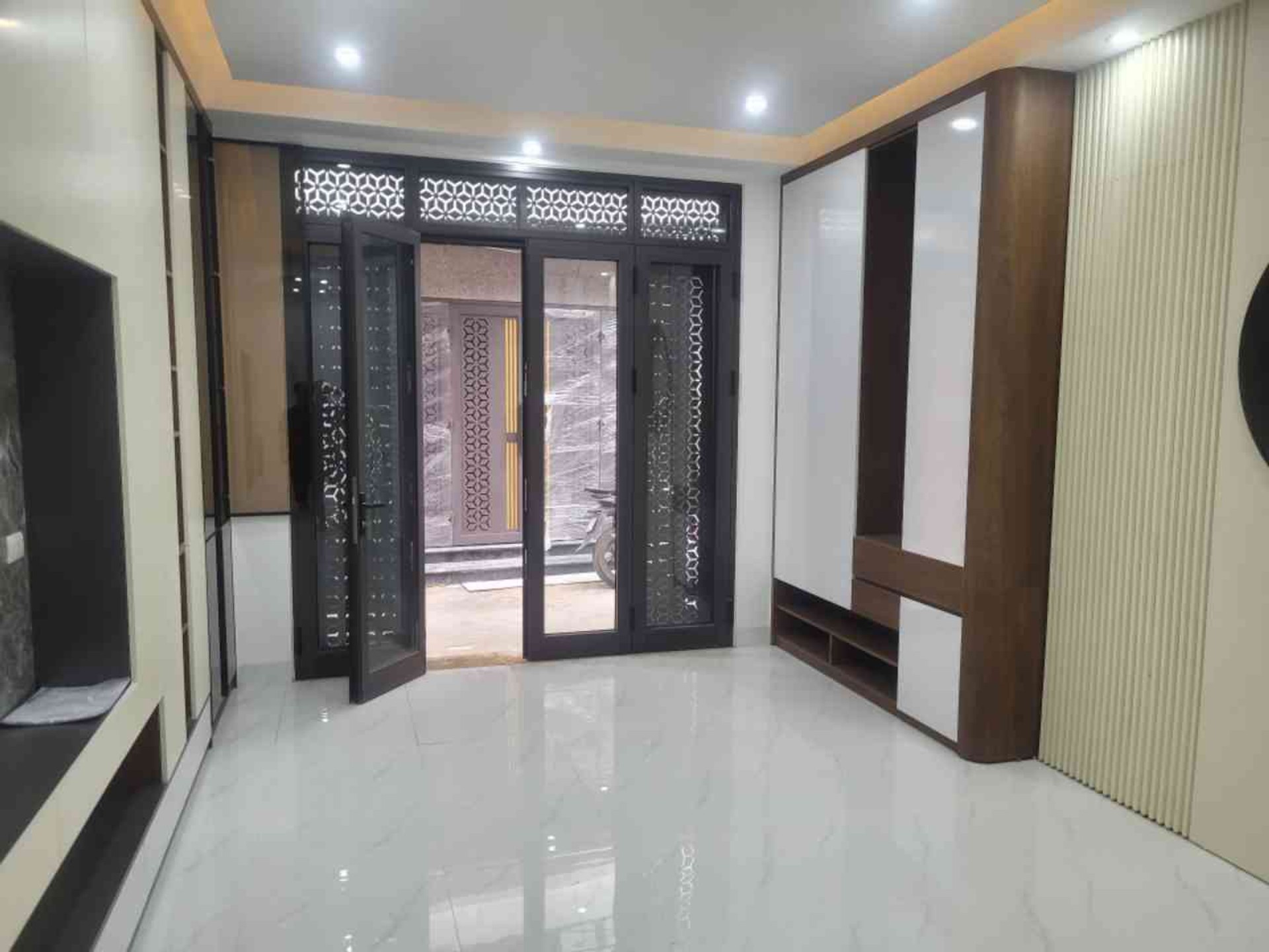 Bán nhà Định Công Thượng - diện tích 45m2 4 tầng - Ngõ Thông - giá 14 tỷ