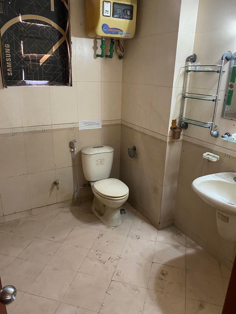 Bán nhà Đường Láng - diện tích 106m2 5 tầng - MẶT PHỐ HIẾM - LÔ GÓC 2 MẶT TIỀN - giá 39,5 tỷ