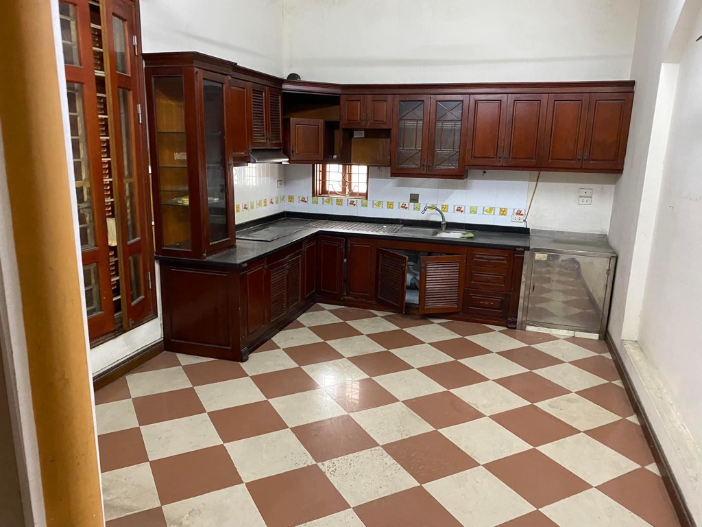 Bán nhà Đường Láng - diện tích 106m2 5 tầng - MẶT PHỐ HIẾM - LÔ GÓC 2 MẶT TIỀN - giá 39,5 tỷ