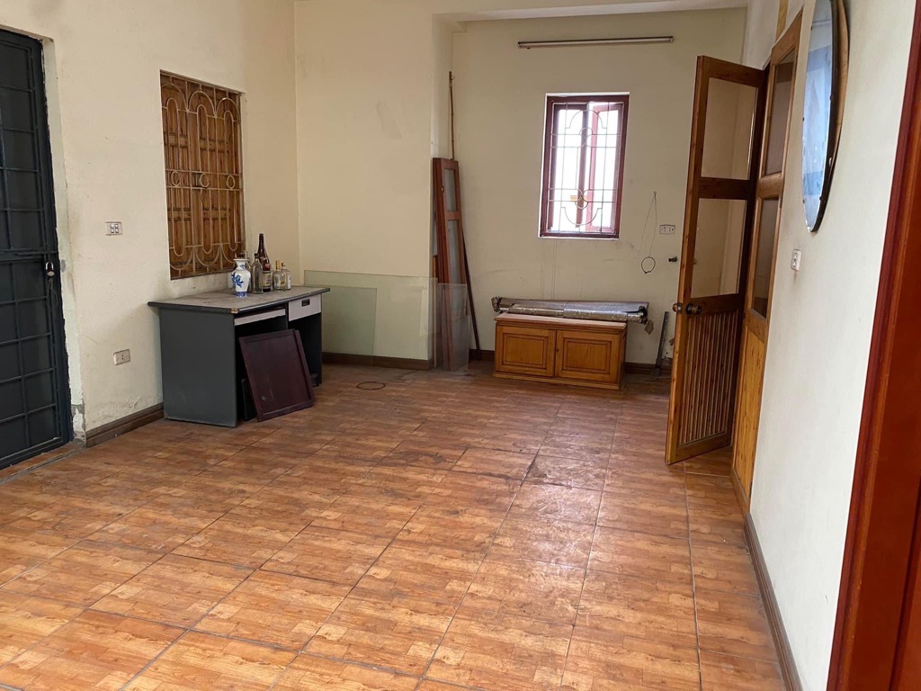 Bán nhà Đường Láng - diện tích 106m2 5 tầng - MẶT PHỐ HIẾM - LÔ GÓC 2 MẶT TIỀN - giá 39,5 tỷ