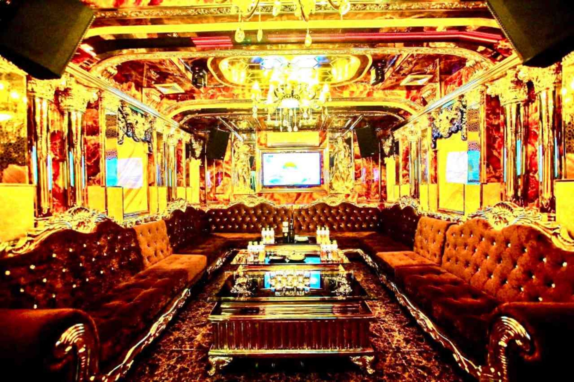 Bán nhà Trần Khát Chân - diện tích 186m2 6 tầng - Tòa nhà karaoke mặt phố - giá 122 tỷ
