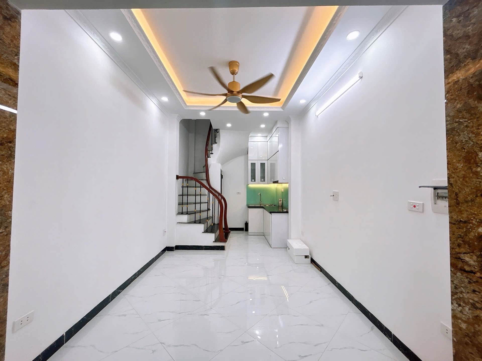 Bán nhà Thanh Nhàn - diện tích 24m2 4 tầng - ô tô tránh - giá 5,9 tỷ