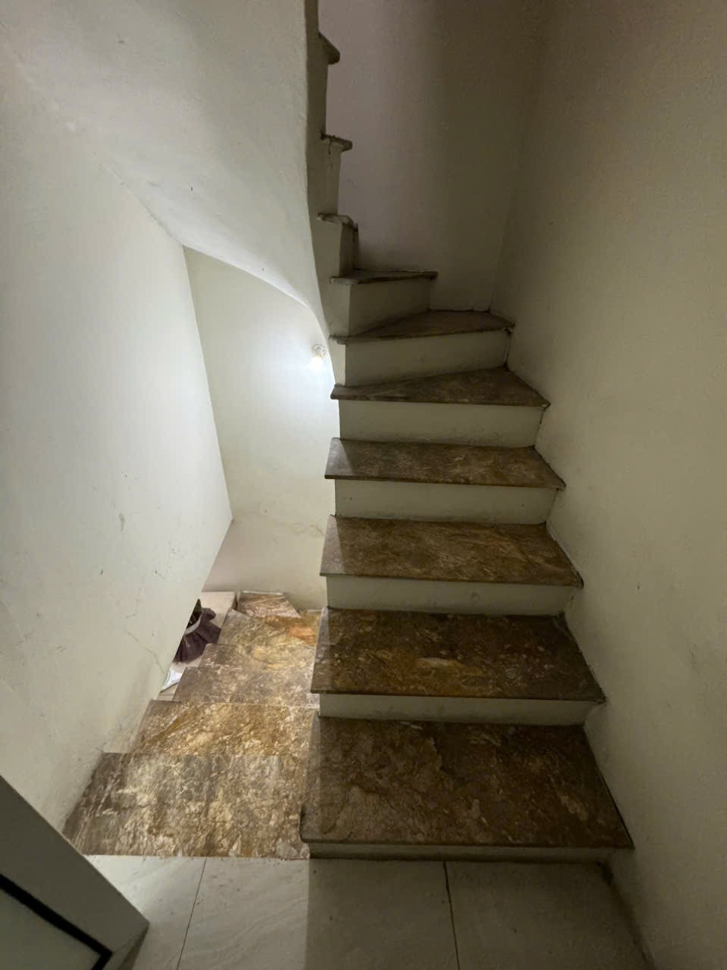 Bán nhà Đầm Trấu - diện tích 33m2 3 tầng - Ô TÔ - PHÂN LÔ ĐẦM TRẤU - KINH DOANH - CHO THUÊ - Ở ĐỀU ĐỈNH - giá 7,8 tỷ