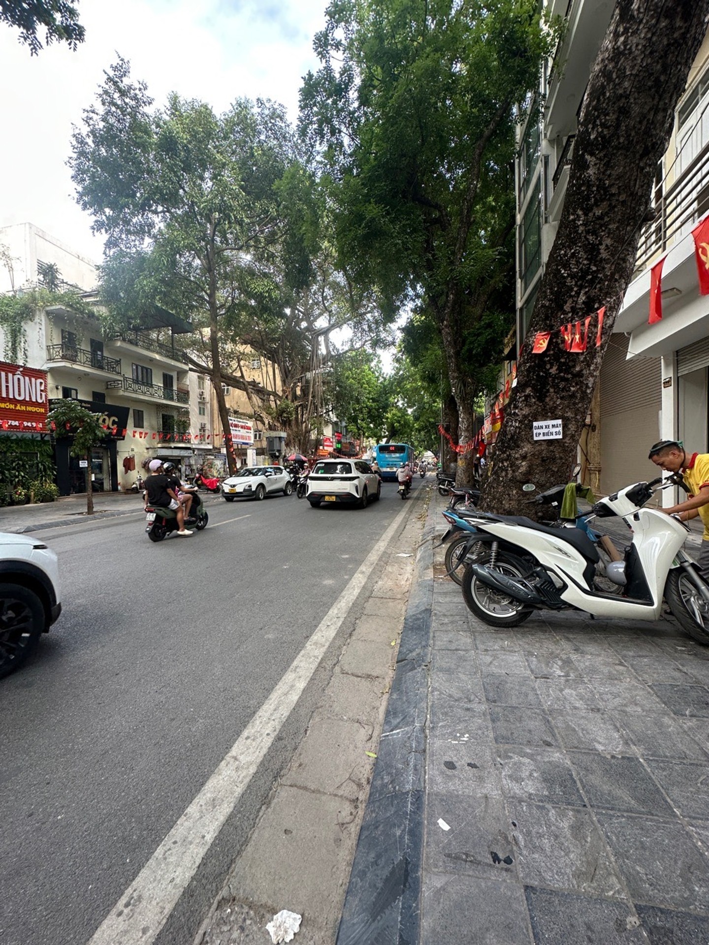 Bán nhà Lò Đúc - diện tích 13m2 1 tầng - Lô góc - giá 5 tỷ