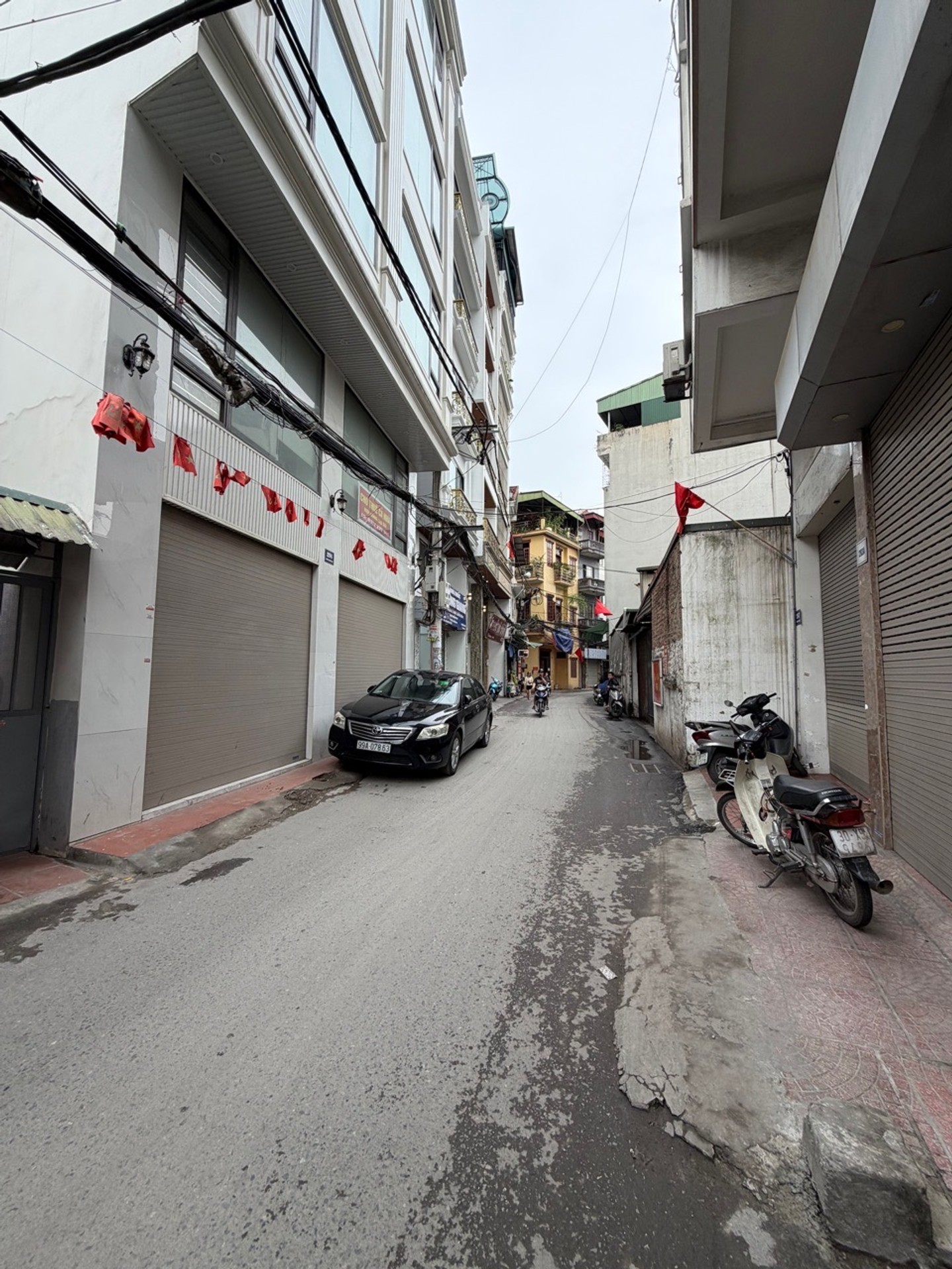 Bán nhà Hoàng Mai - diện tích 13m2 3 tầng - Lô góc 2 mặt thoáng kinh doanh - giá 2 tỷ