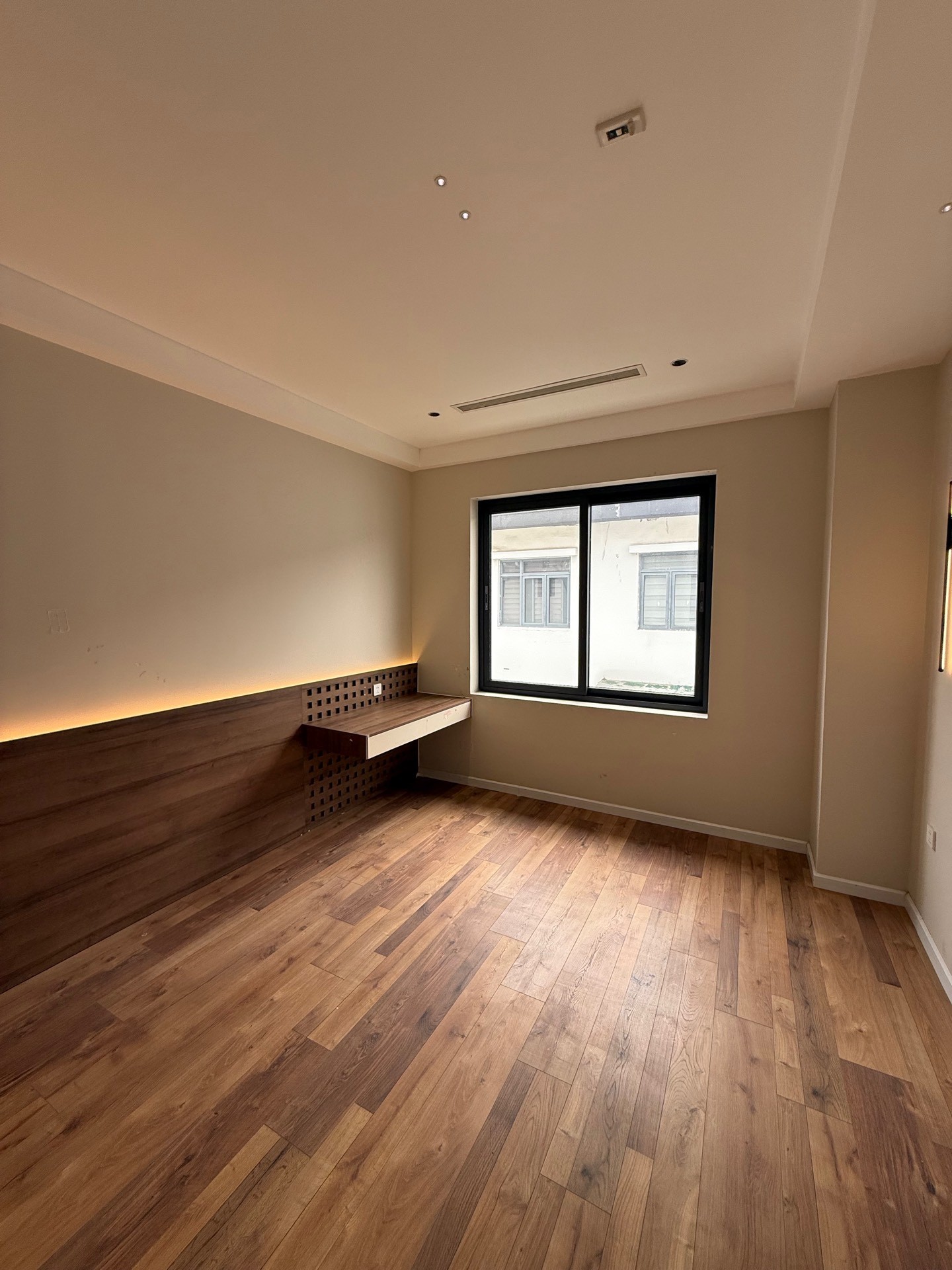 Bán nhà Đường 3-1 - diện tích 119m2 4 tầng - Nhà đẹp hiếm có - giá 38,8 tỷ