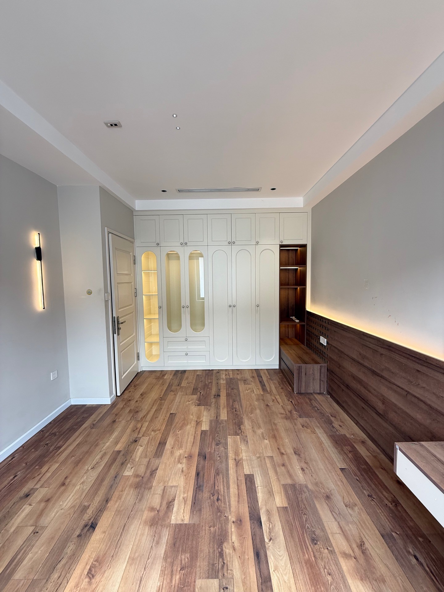 Bán nhà Đường 3-1 - diện tích 119m2 4 tầng - Nhà đẹp hiếm có - giá 38,8 tỷ