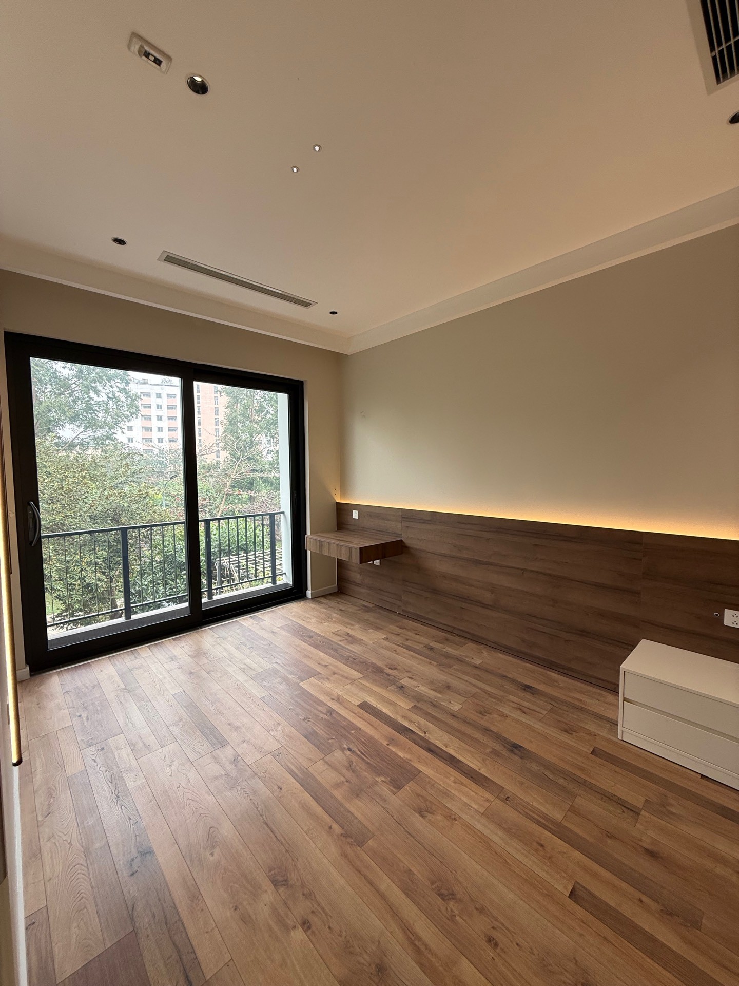 Bán nhà Đường 3-1 - diện tích 119m2 4 tầng - Nhà đẹp hiếm có - giá 38,8 tỷ