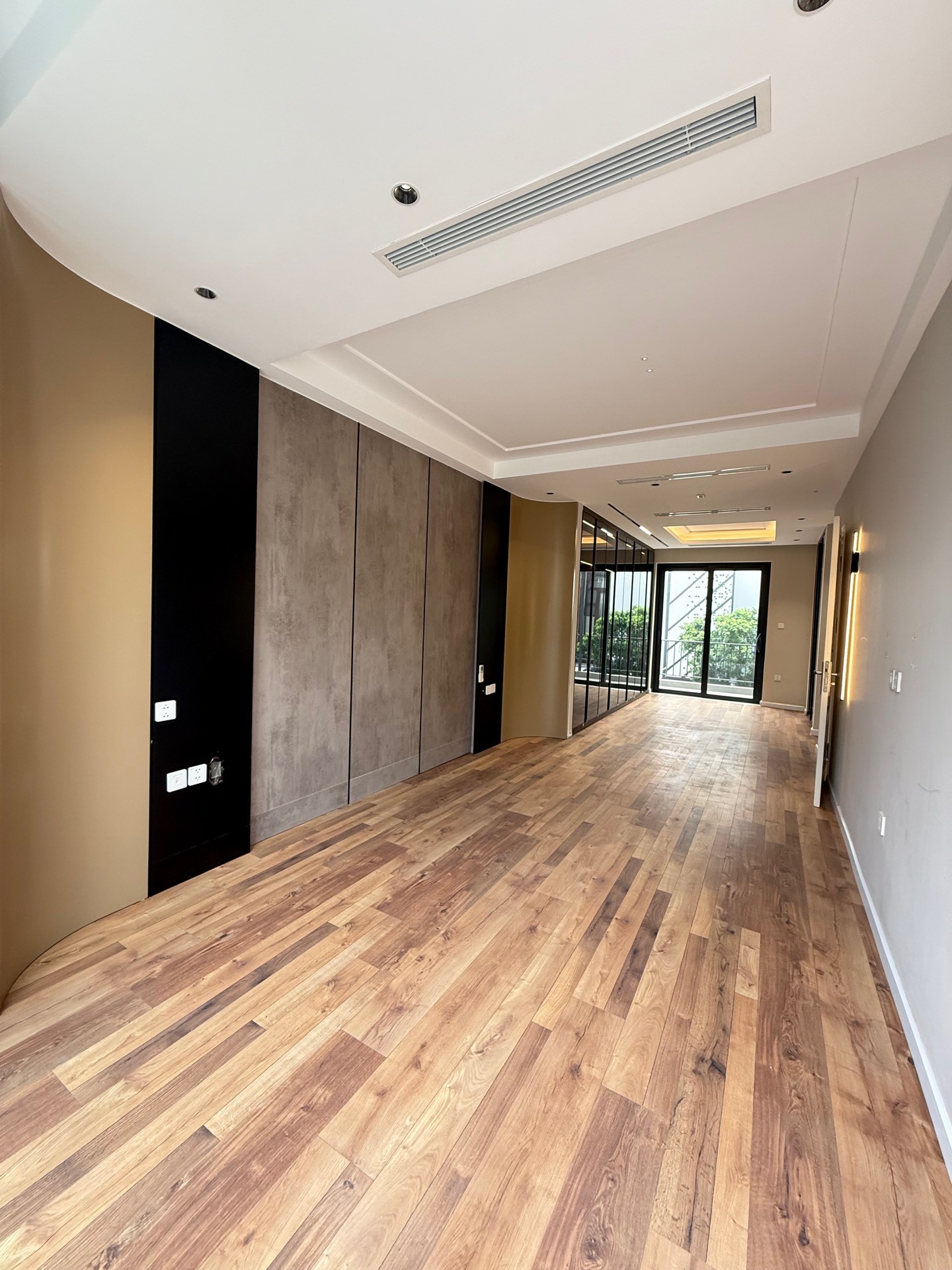 Bán nhà Đường 3-1 - diện tích 119m2 4 tầng - Nhà đẹp hiếm có - giá 38,8 tỷ