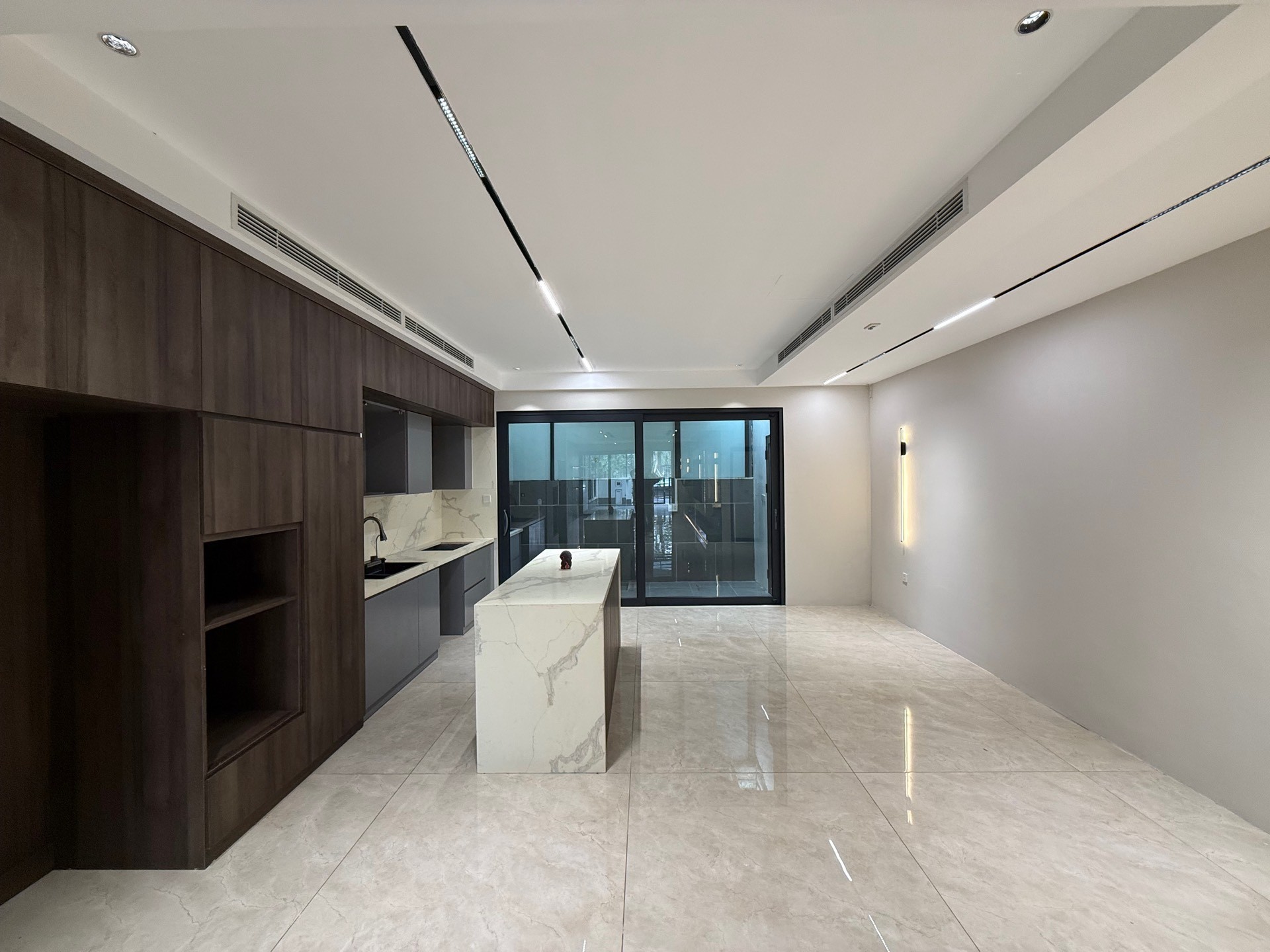 Bán nhà Đường 3-1 - diện tích 119m2 4 tầng - Nhà đẹp hiếm có - giá 38,8 tỷ