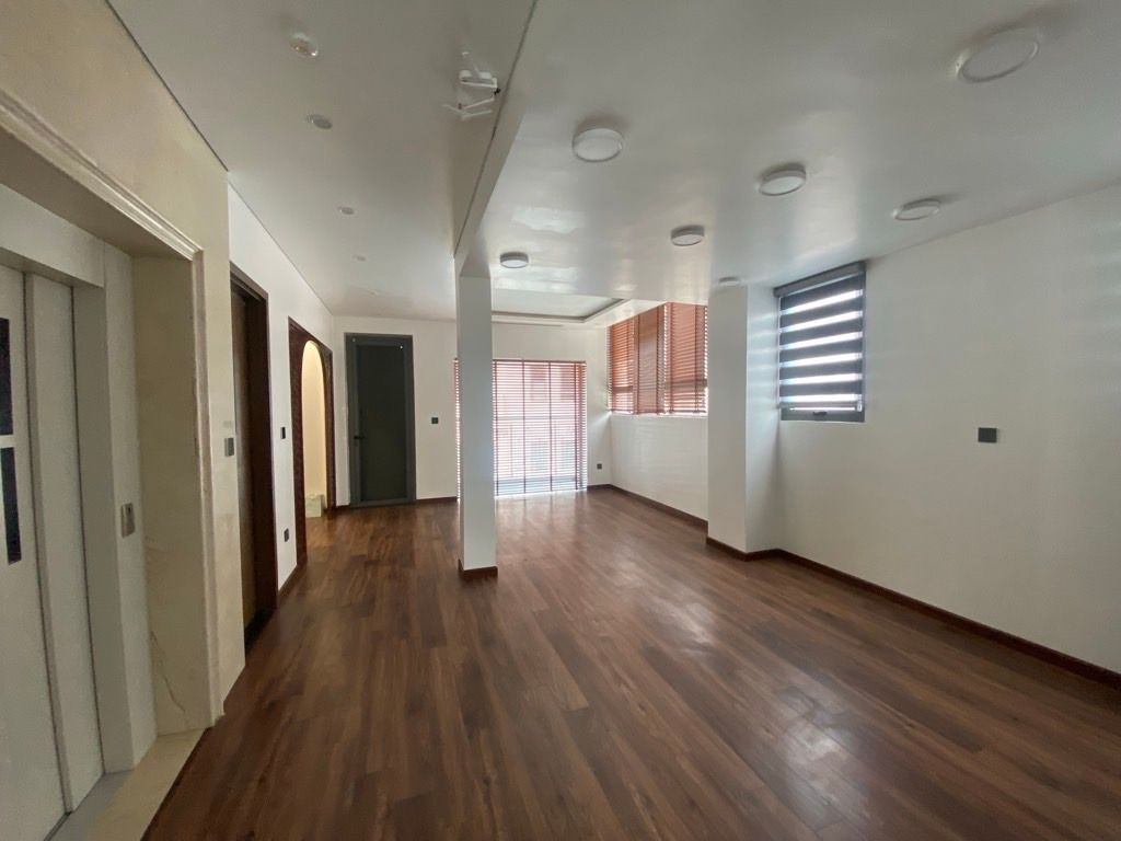 Bán nhà Khu C The Manor Nguyễn Xiển - diện tích 160m2 4 tầng - 2 mặt thoáng - giá 65 tỷ