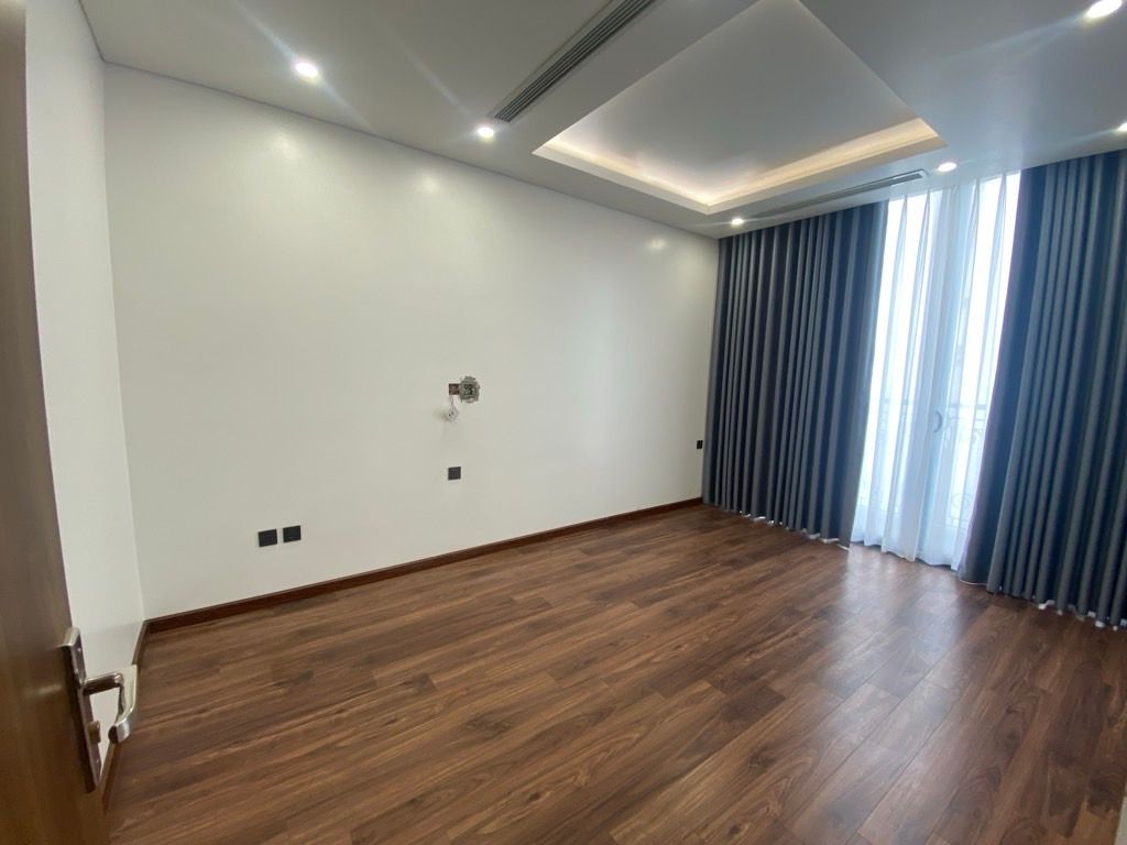 Bán nhà Khu C The Manor Nguyễn Xiển - diện tích 160m2 4 tầng - 2 mặt thoáng - giá 65 tỷ