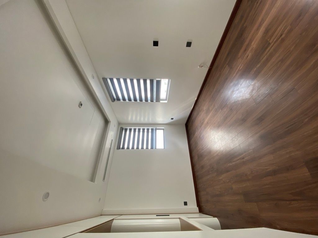 Bán nhà Khu C The Manor Nguyễn Xiển - diện tích 160m2 4 tầng - 2 mặt thoáng - giá 65 tỷ