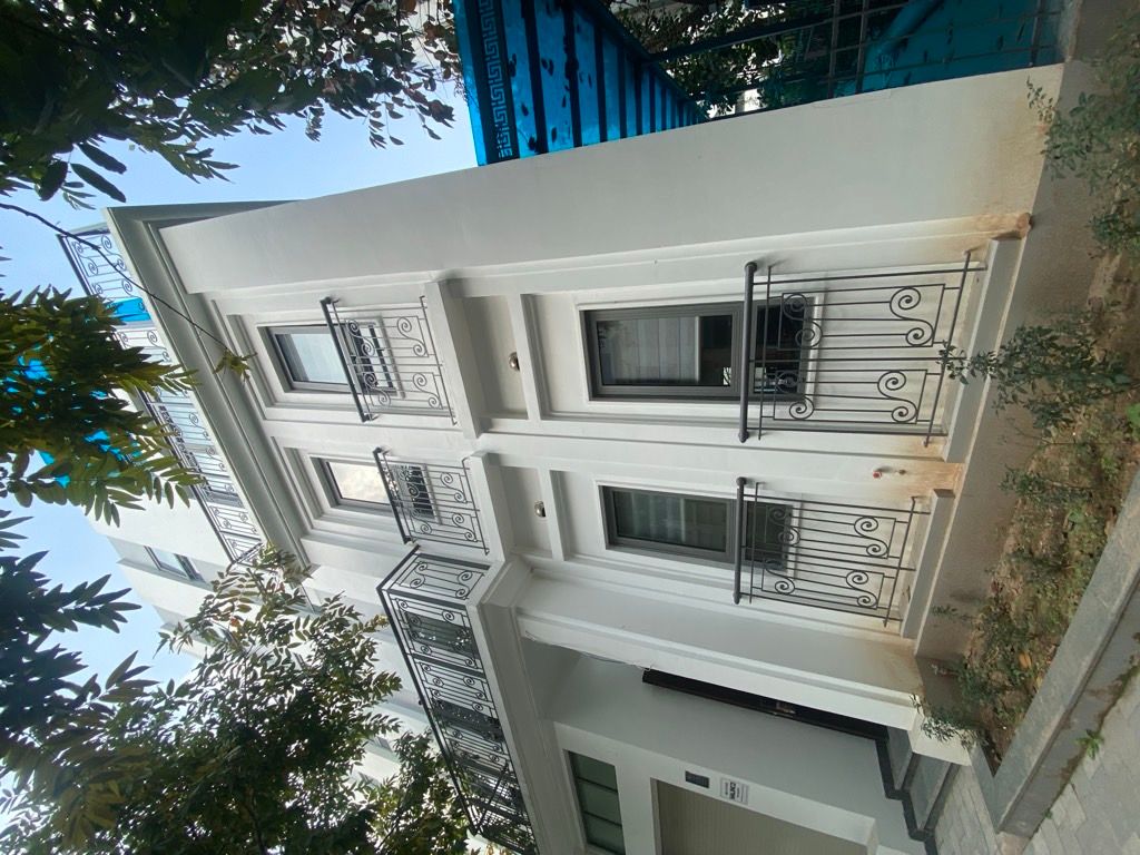 Bán nhà Khu C The Manor Nguyễn Xiển - diện tích 160m2 4 tầng - 2 mặt thoáng - giá 65 tỷ