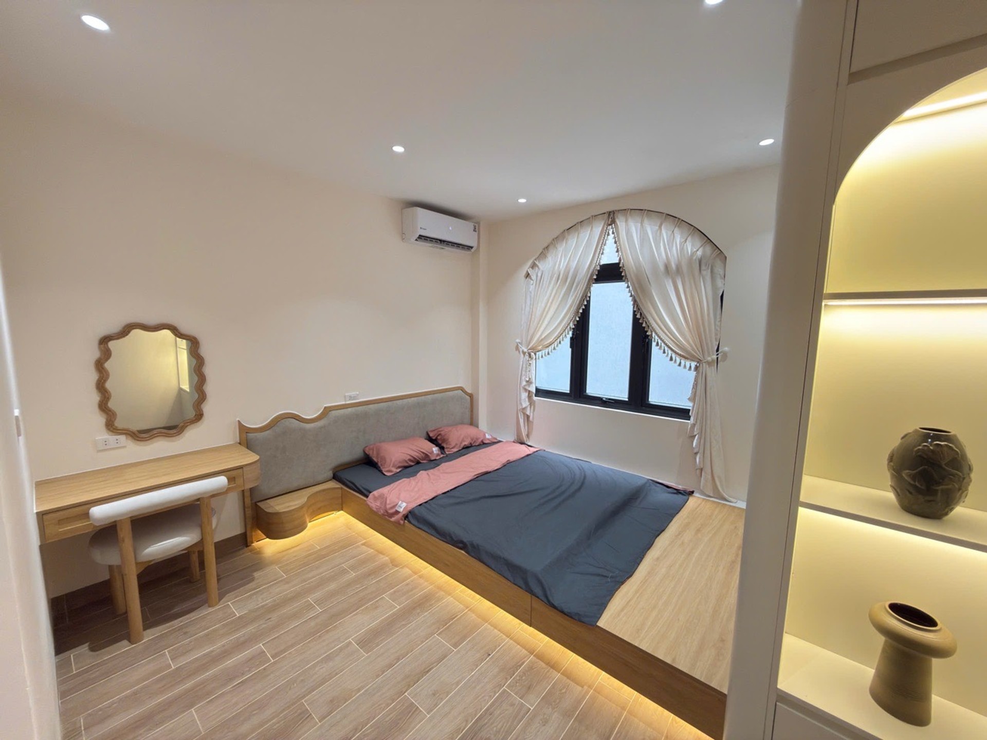 Bán nhà Vũ Tông Phan - diện tích 26m2 5 tầng - Nhà xây mới full nội thất - giá 7,35 tỷ