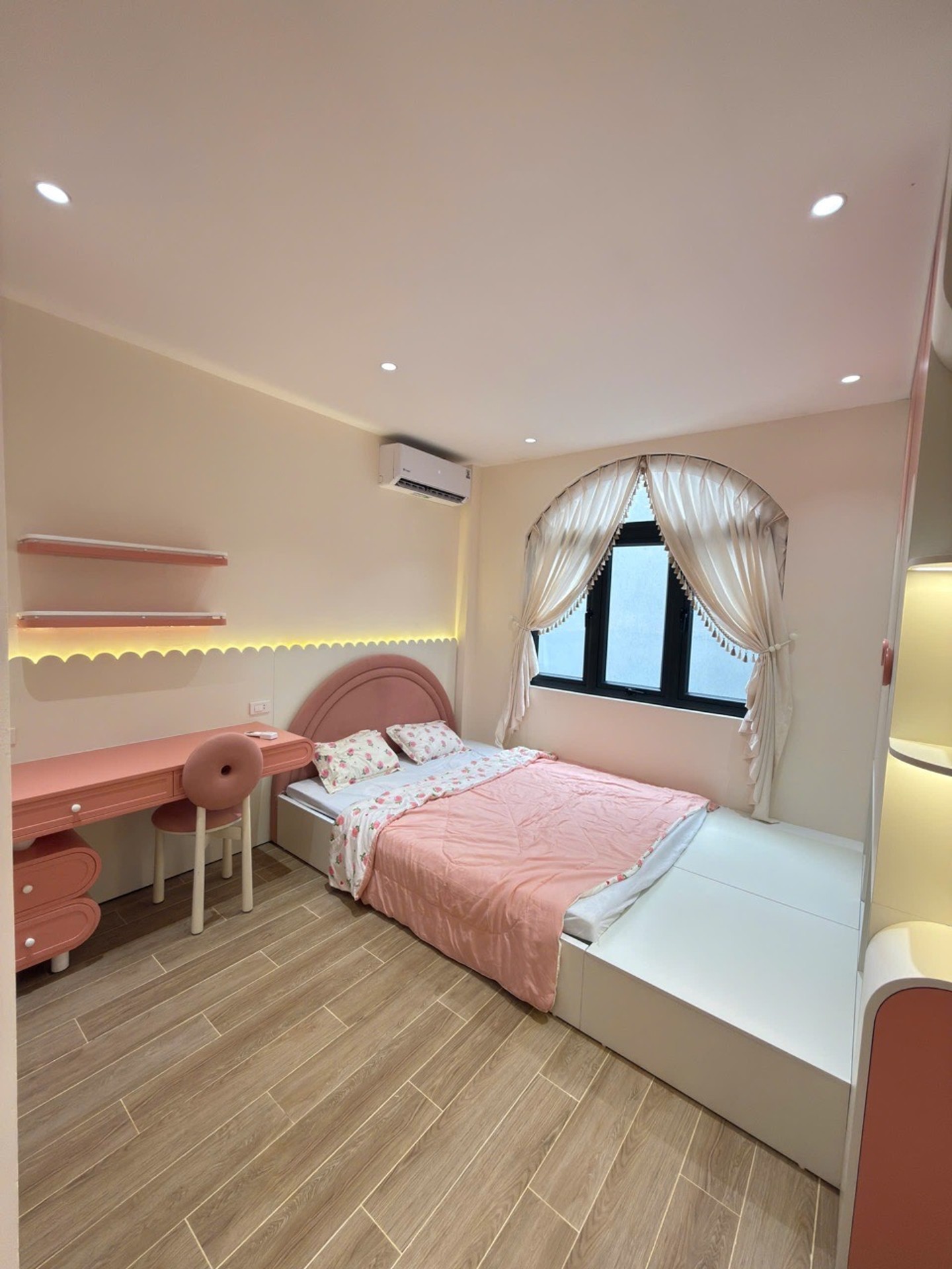 Bán nhà Vũ Tông Phan - diện tích 26m2 5 tầng - Nhà xây mới full nội thất - giá 7,35 tỷ