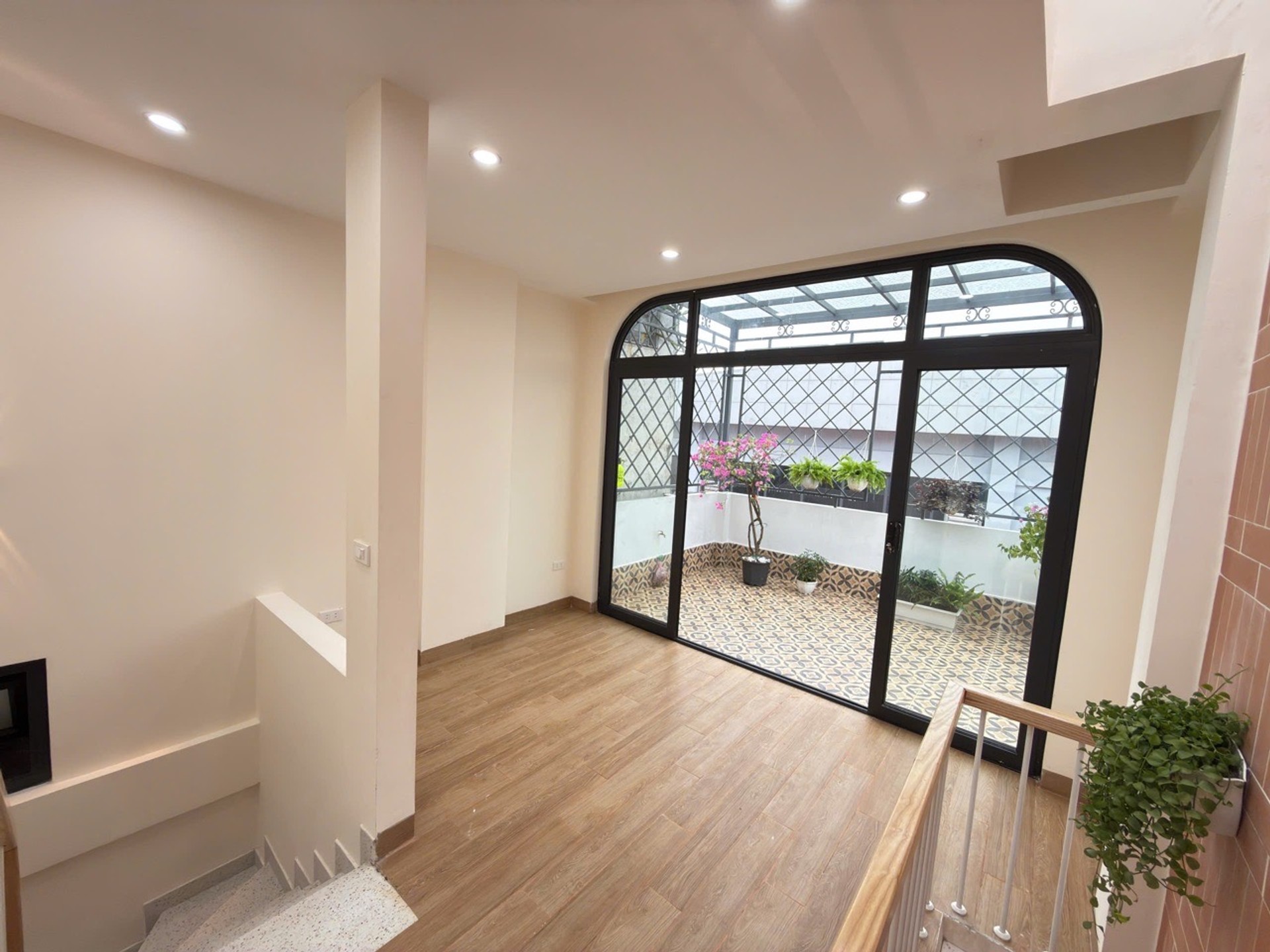 Bán nhà Vũ Tông Phan - diện tích 26m2 5 tầng - Nhà xây mới full nội thất - giá 7,35 tỷ