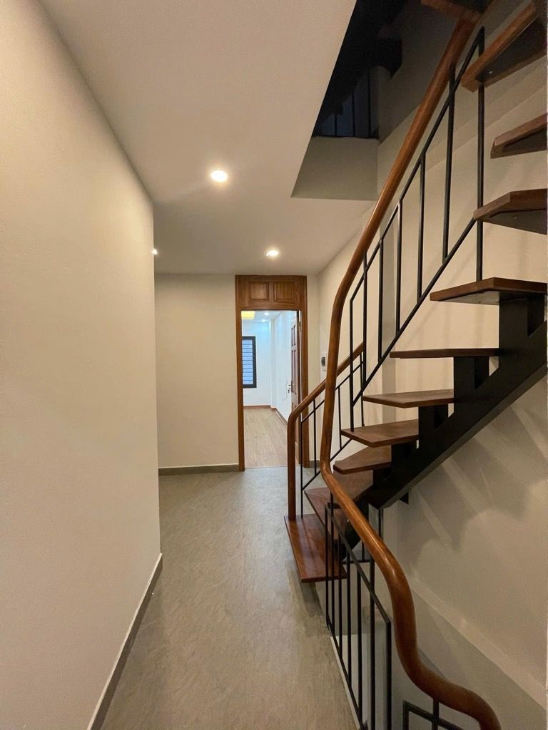 Bán nhà Đầm Trấu - diện tích 48m2 6 tầng - Ô TÔ ĐỖ CỬA - giá 15,95 tỷ