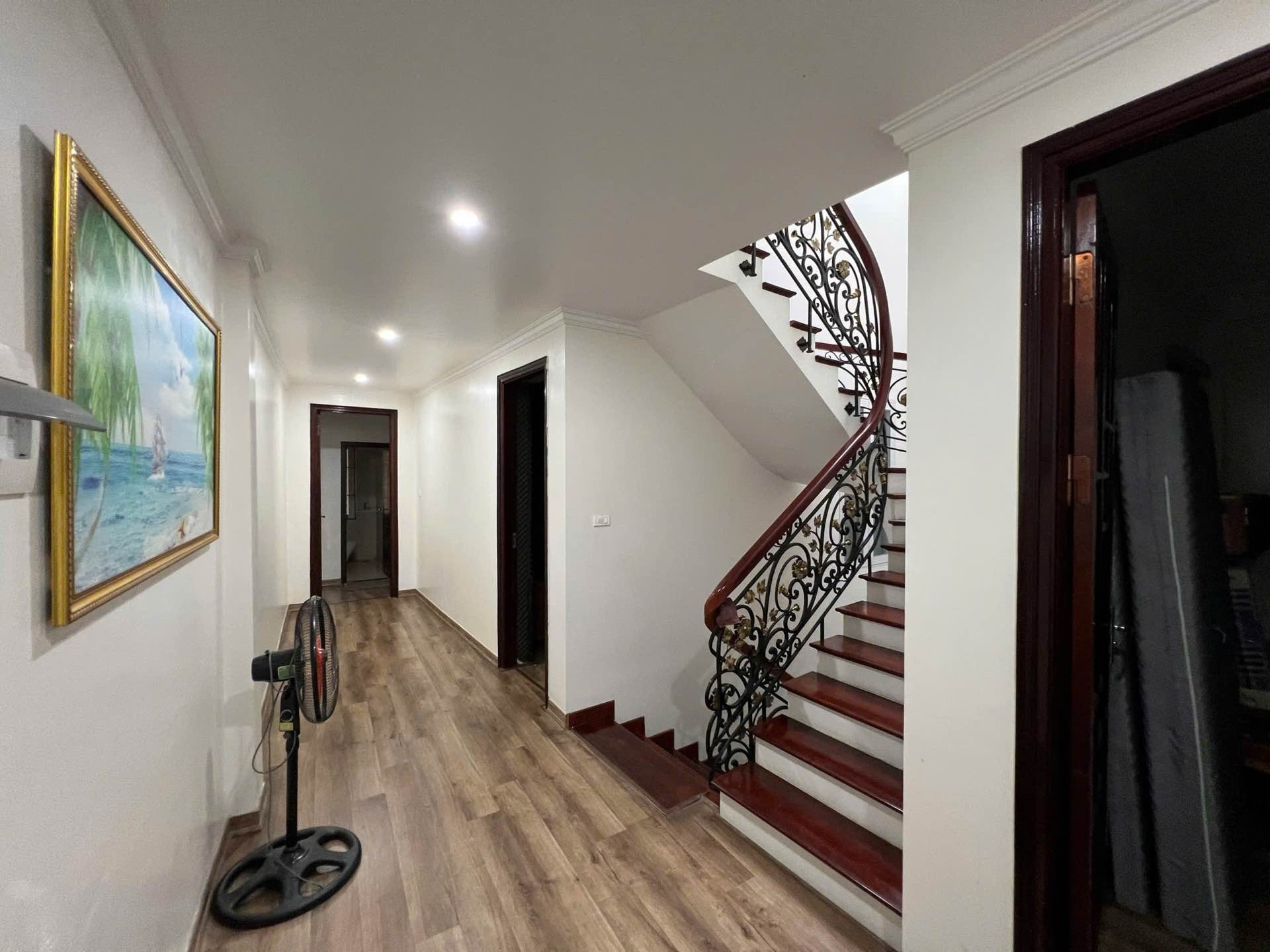 Bán nhà Trịnh Đình Cửu - diện tích 96m2 4 tầng - Nhà đẹp hiếm có - giá 20,5 tỷ