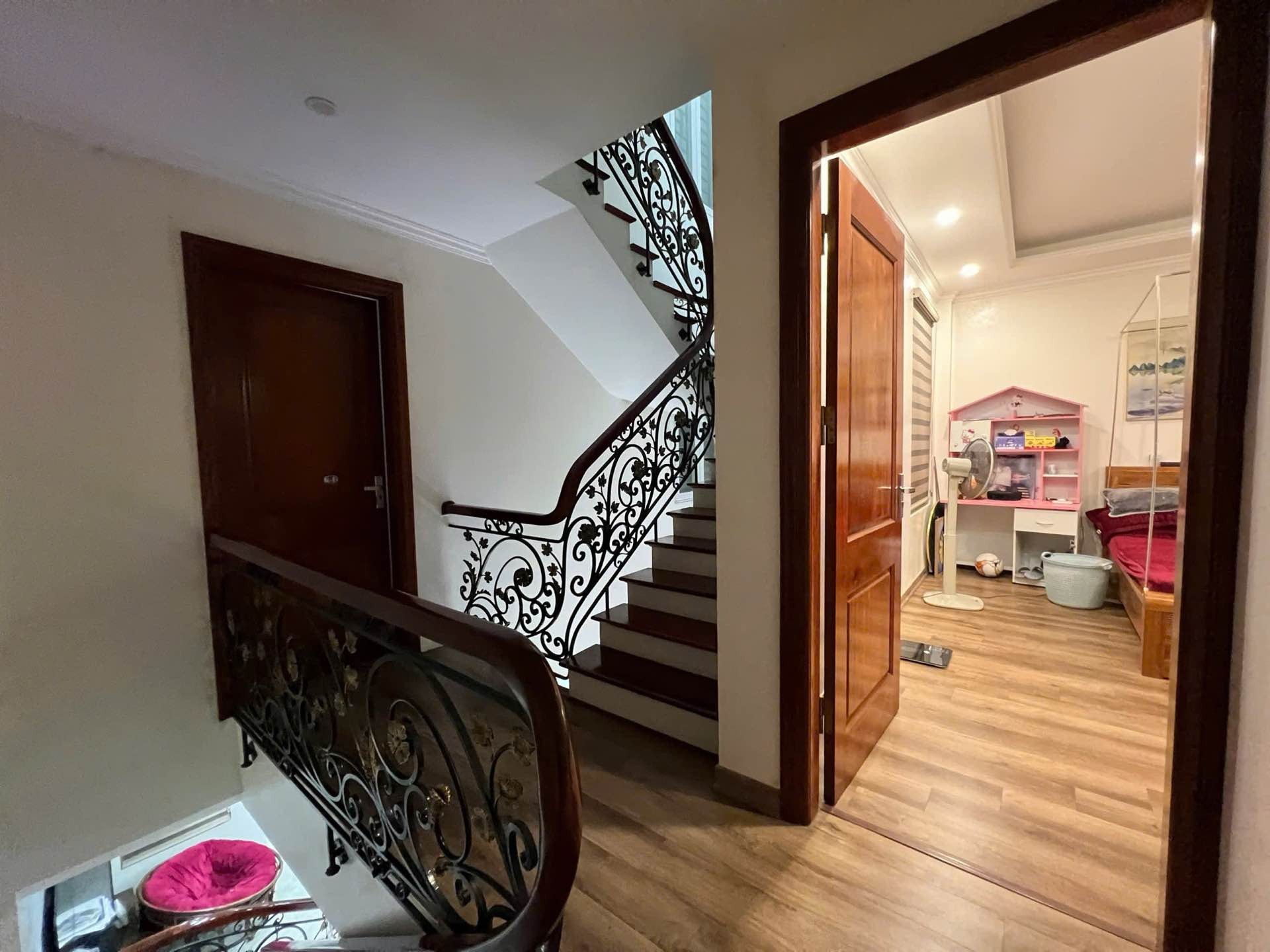 Bán nhà Trịnh Đình Cửu - diện tích 96m2 4 tầng - Nhà đẹp hiếm có - giá 20,5 tỷ