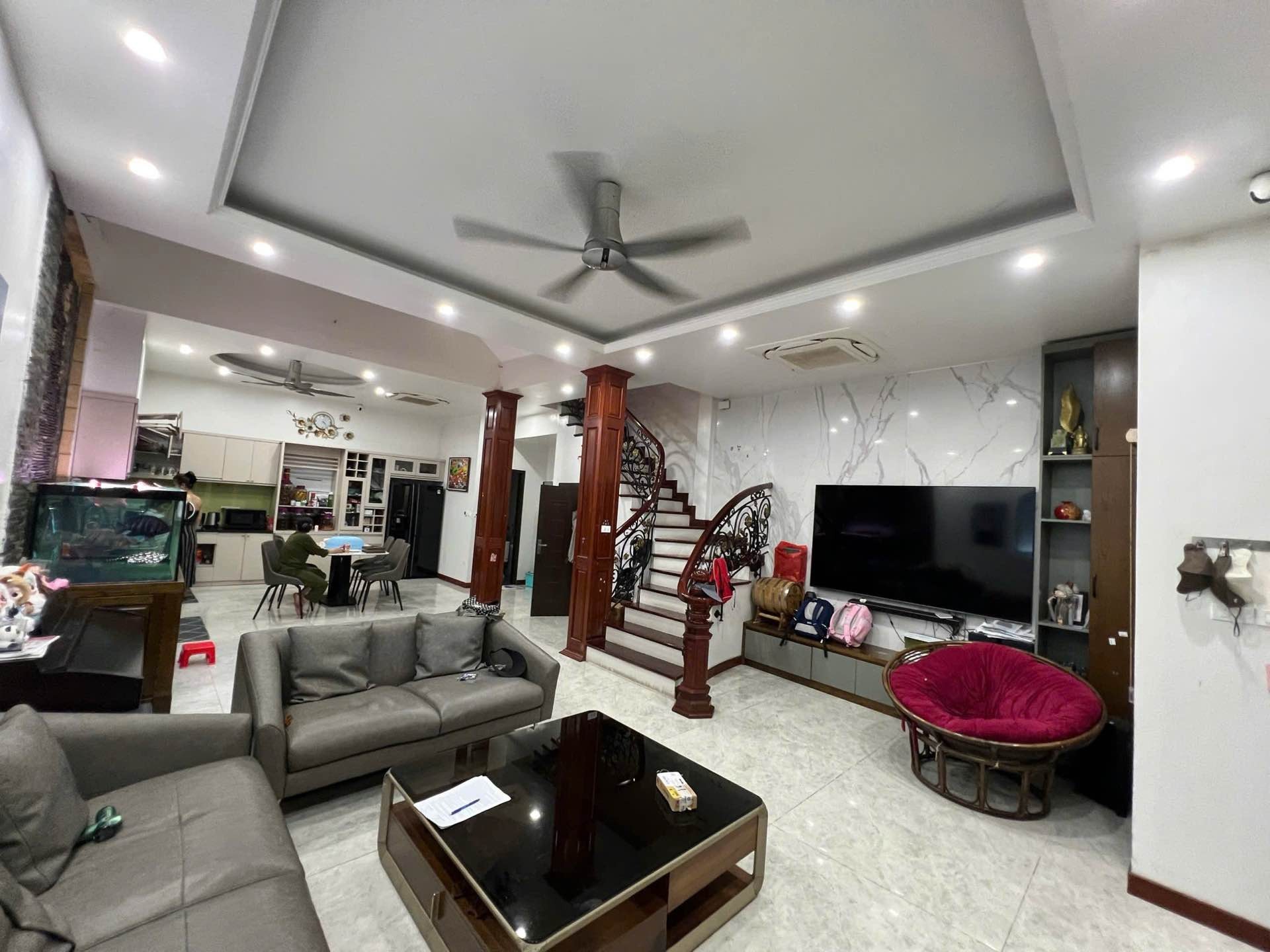 Bán nhà Trịnh Đình Cửu - diện tích 96m2 4 tầng - Nhà đẹp hiếm có - giá 20,5 tỷ