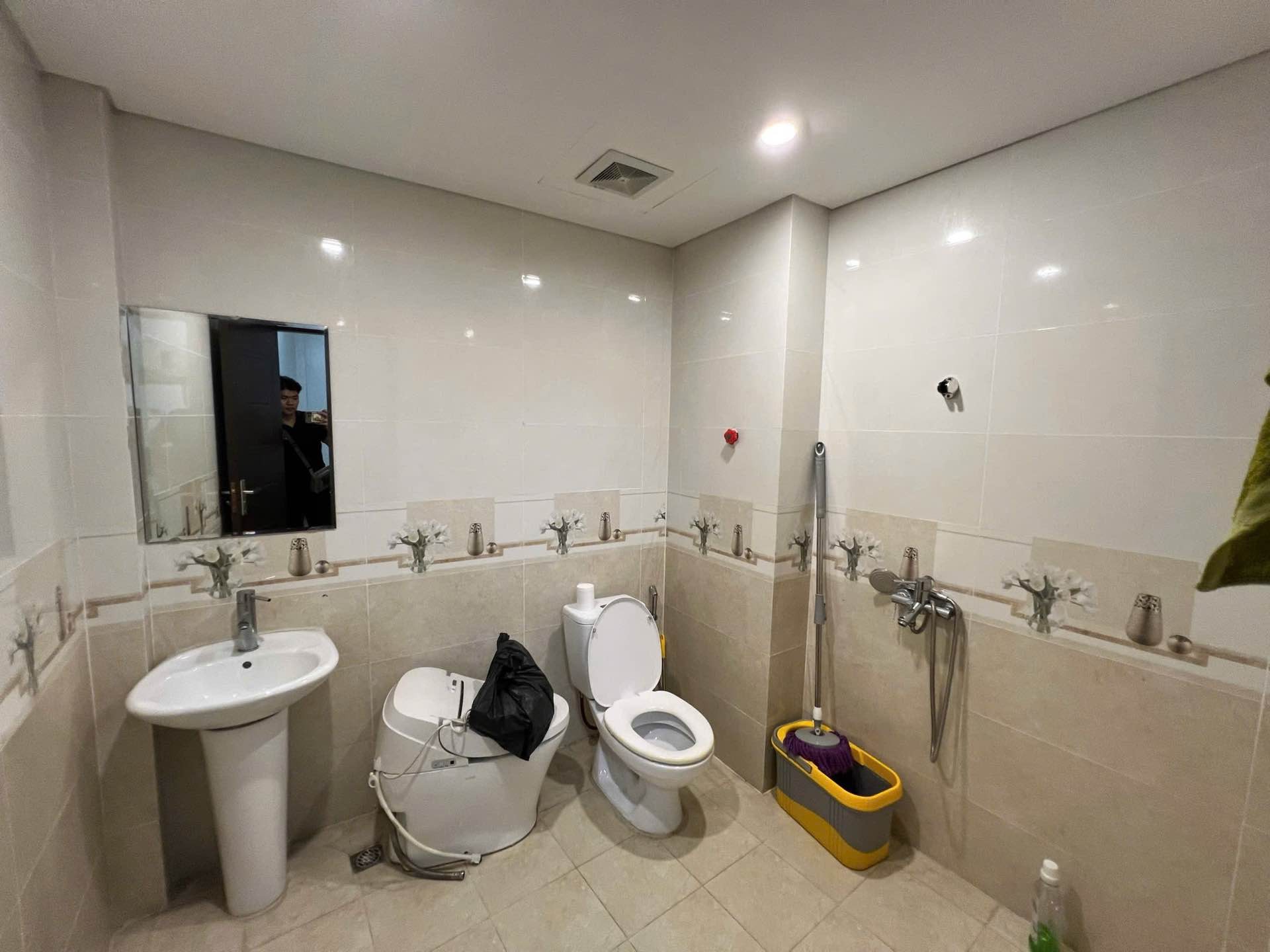 Bán nhà Trịnh Đình Cửu - diện tích 96m2 4 tầng - Nhà đẹp hiếm có - giá 20,5 tỷ