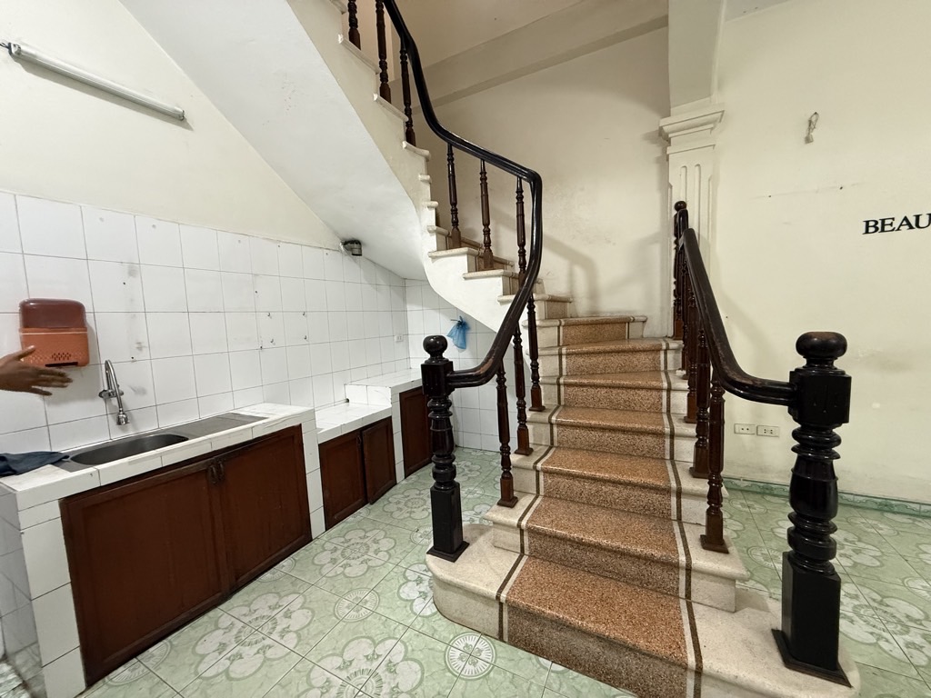 Bán nhà Trương Định - diện tích 36m2 3 tầng - ô tô vào tận cửa - giá 11,7 tỷ