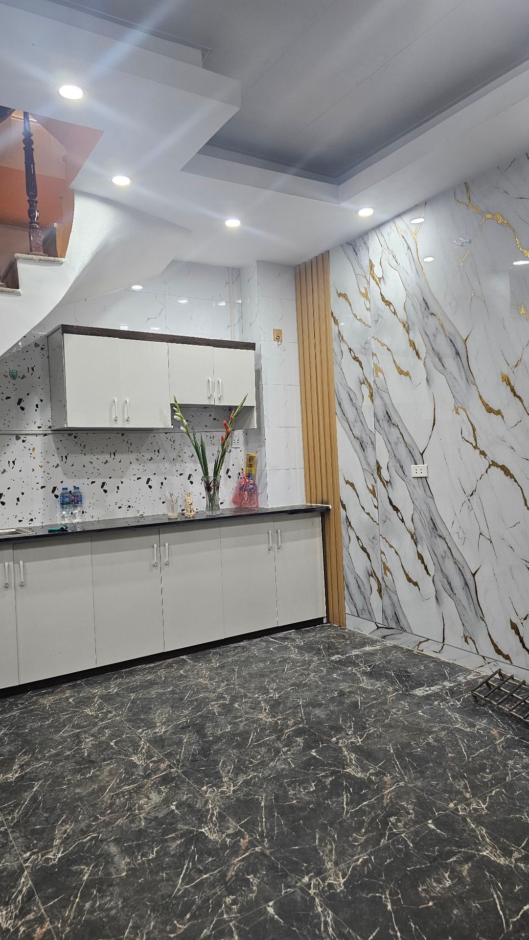 Bán nhà Tân Mai - diện tích 16m2 5 tầng - Nhà đẹp đủ đồ nội thất ở ngay - giá 3,15 tỷ