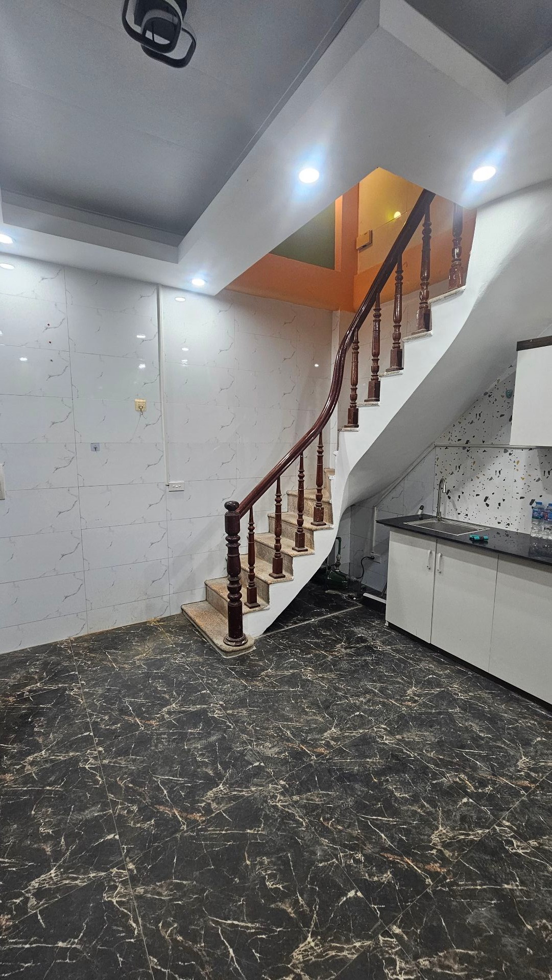 Bán nhà Tân Mai - diện tích 16m2 5 tầng - Nhà đẹp đủ đồ nội thất ở ngay - giá 3,15 tỷ