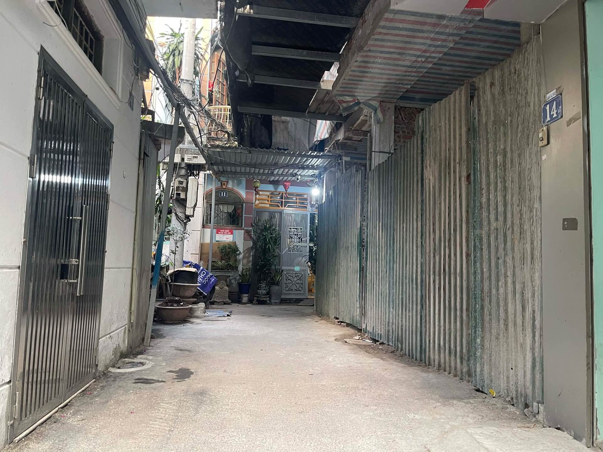 Bán nhà Hồng Mai - diện tích 29m2 7 tầng - Ô TÔ NGỦ TRONG NHÀ - giá 15,5 tỷ