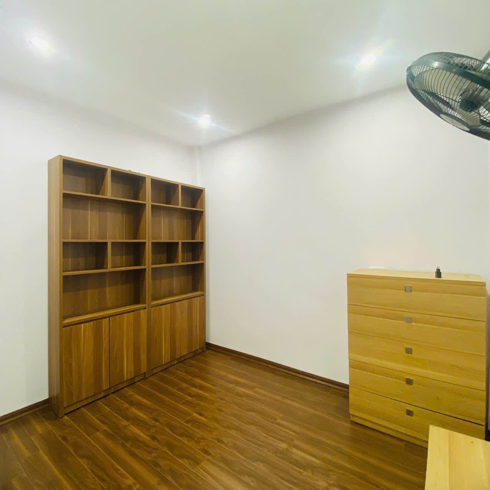 Bán nhà Tân Mai - diện tích 30m2 3 tầng - Nhà đẹp ở luôn - giá 6 tỷ