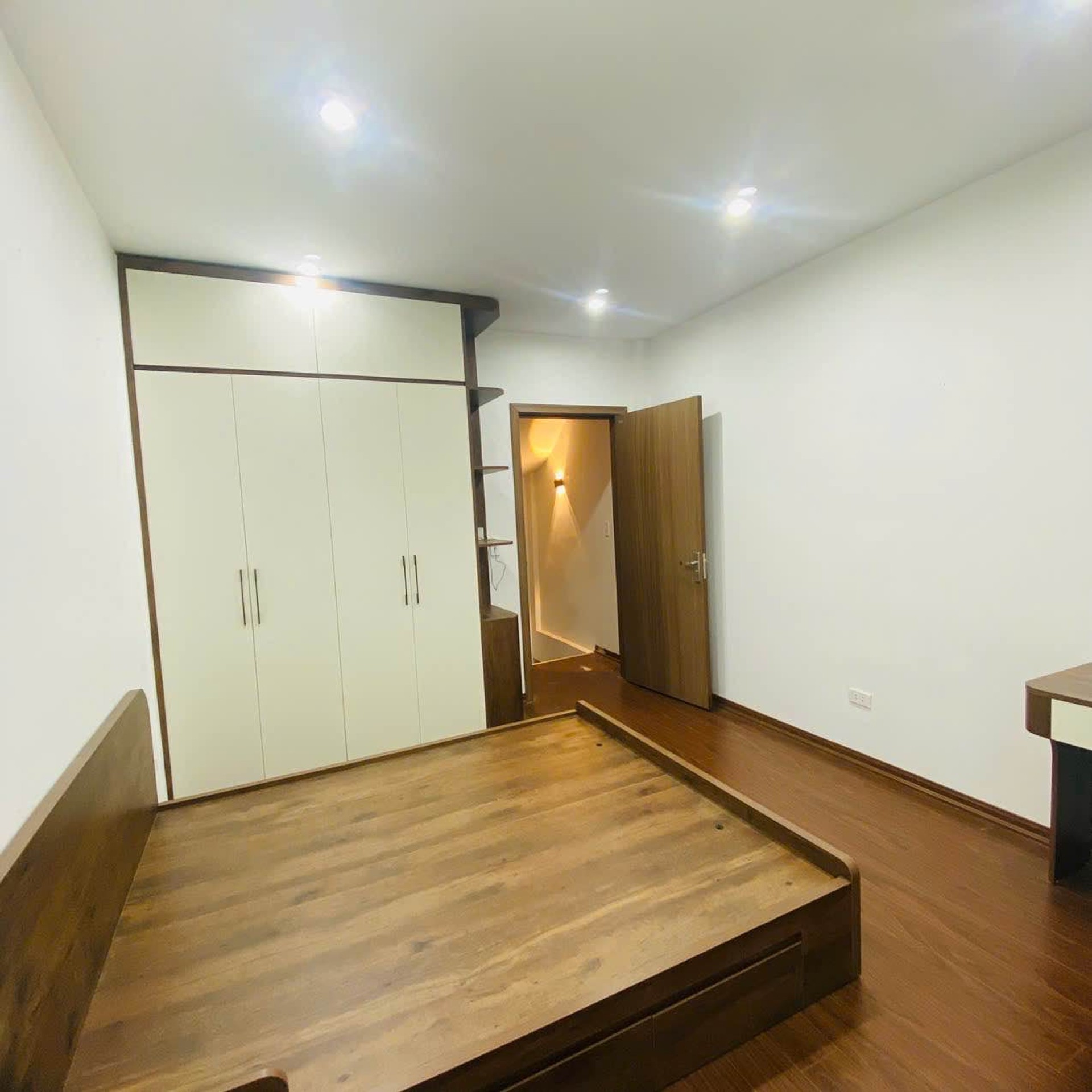Bán nhà Tân Mai - diện tích 30m2 3 tầng - Nhà đẹp ở luôn - giá 6 tỷ