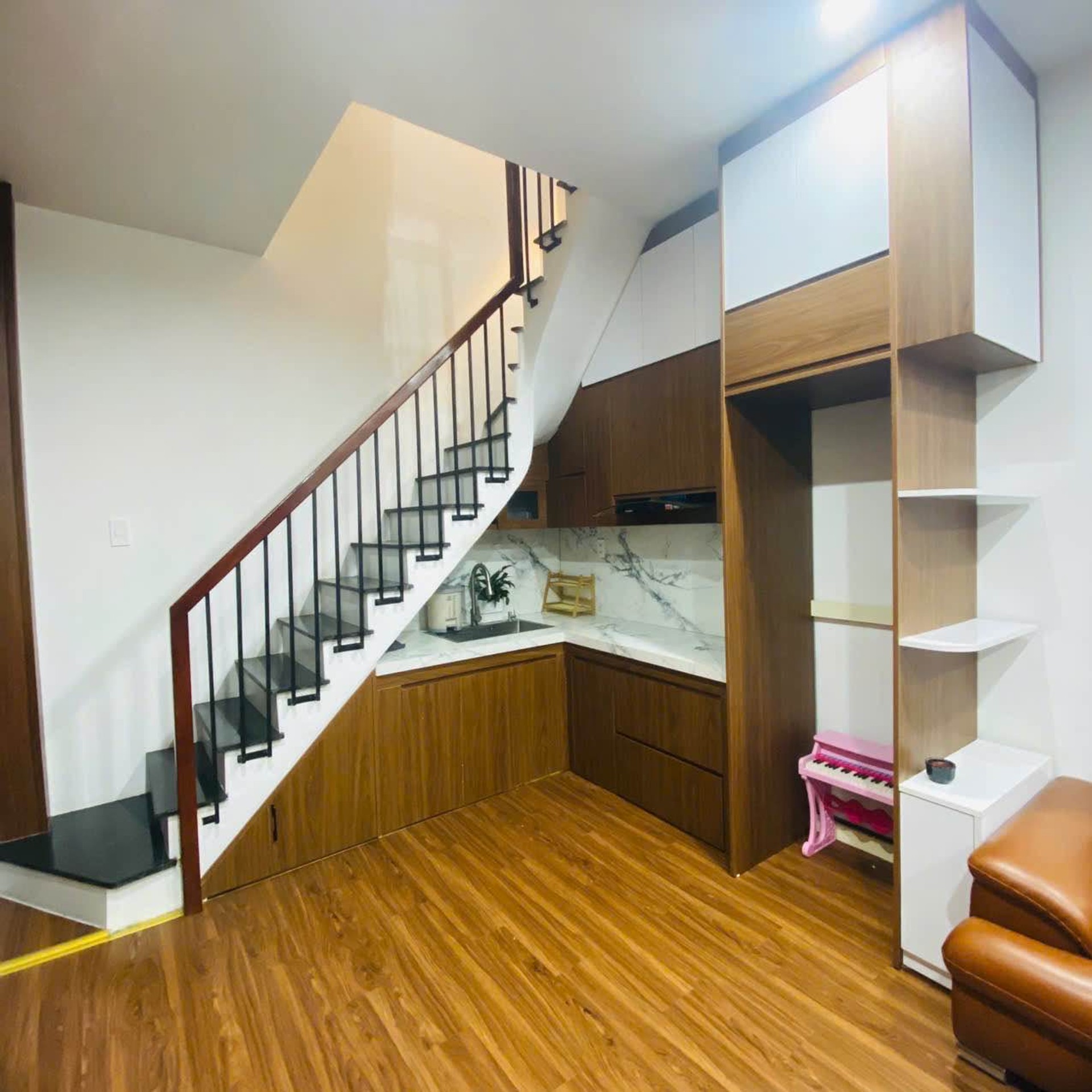 Bán nhà Tân Mai - diện tích 30m2 3 tầng - Nhà đẹp ở luôn - giá 6 tỷ