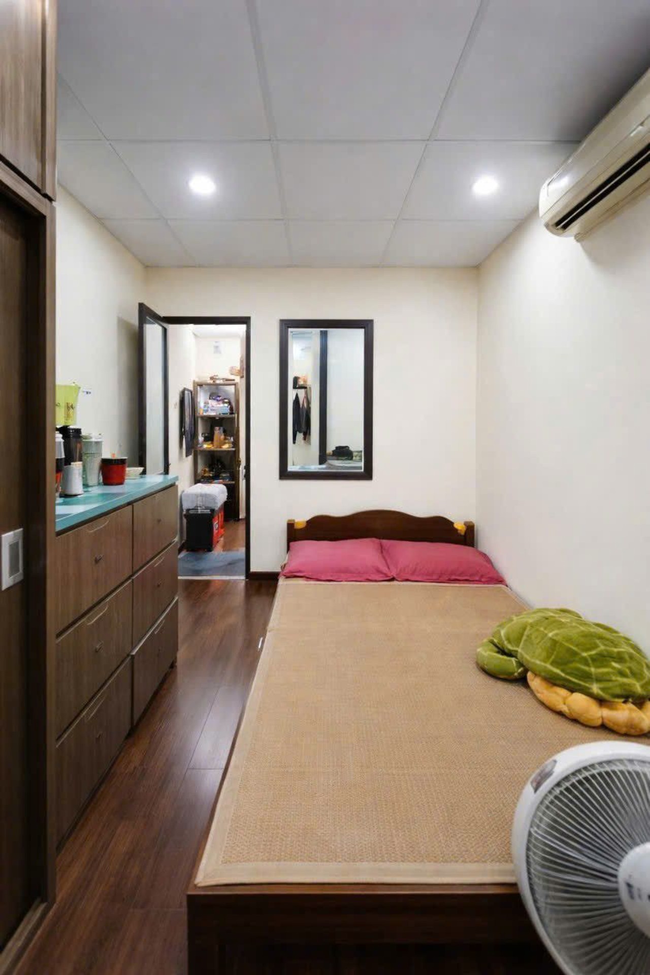 Bán nhà Phố 8/3 - diện tích 35m2 2 tầng - Ô tô đỗ chân cầu thang - giá 1,96 tỷ