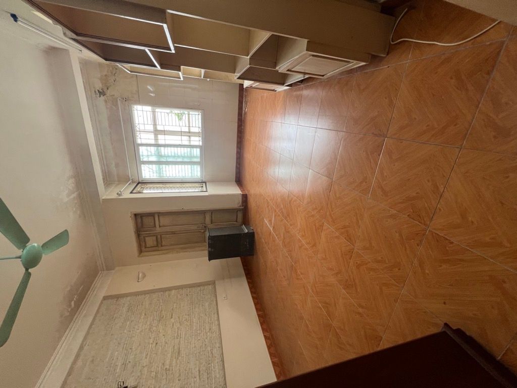 Bán nhà Âu Cơ - diện tích 134m2 3 tầng - Lô góc, 3 mặt thoáng - giá 38 tỷ