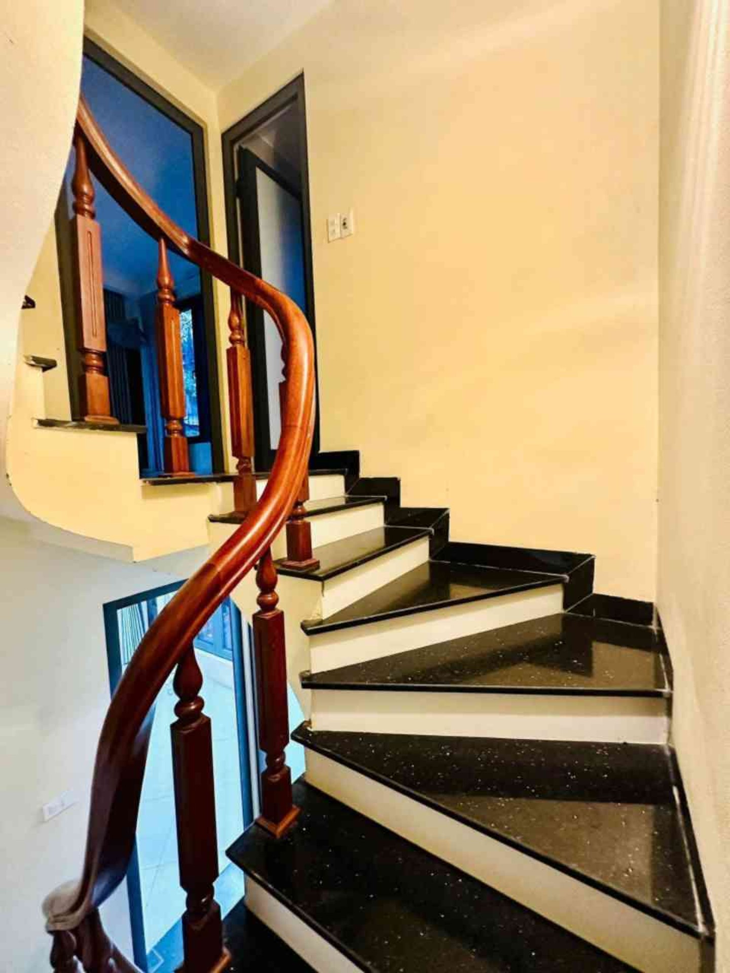 Bán nhà Bùi Ngọc Dương - diện tích 55m2 4 tầng - Lô góc mặt tiền khủng 12,8m - giá 10,5 tỷ